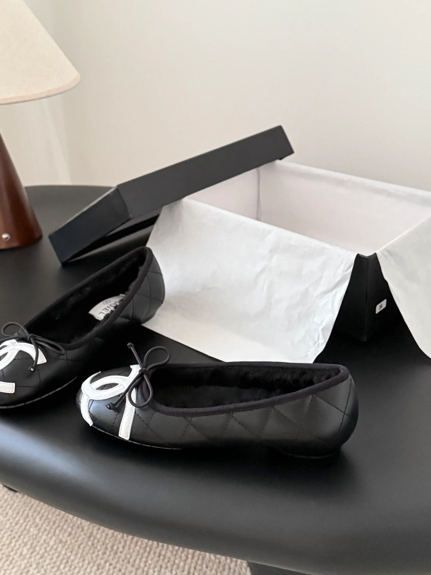 Chan 25fw fleece lined flats