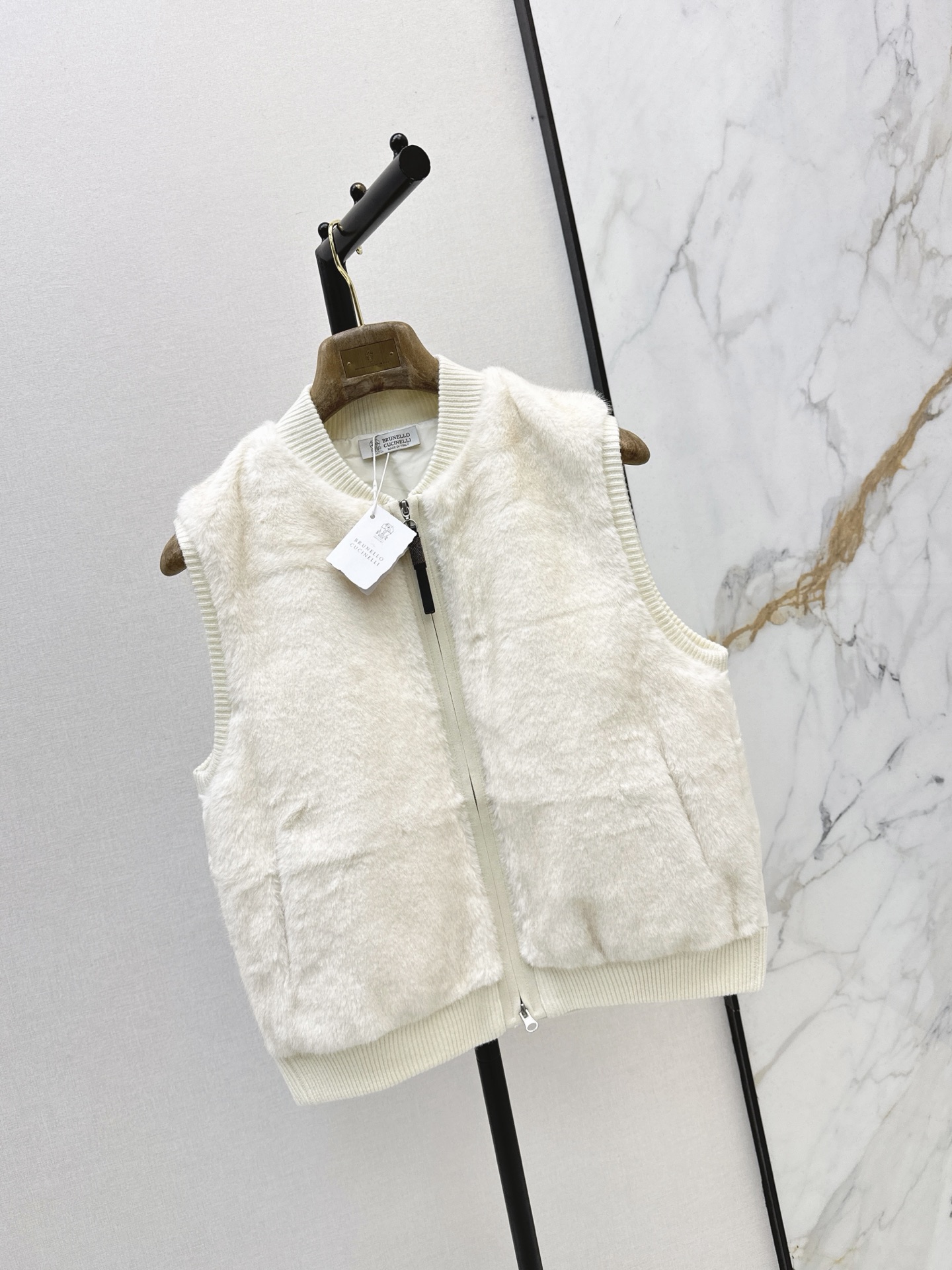 Brun 26fw down vest