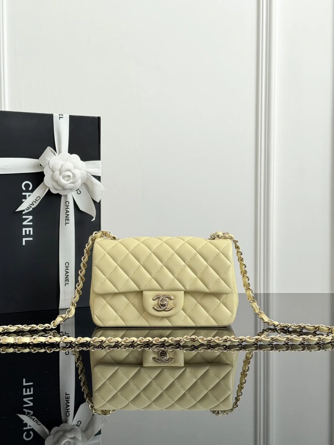 Chan cf20 chain shoulder bag
