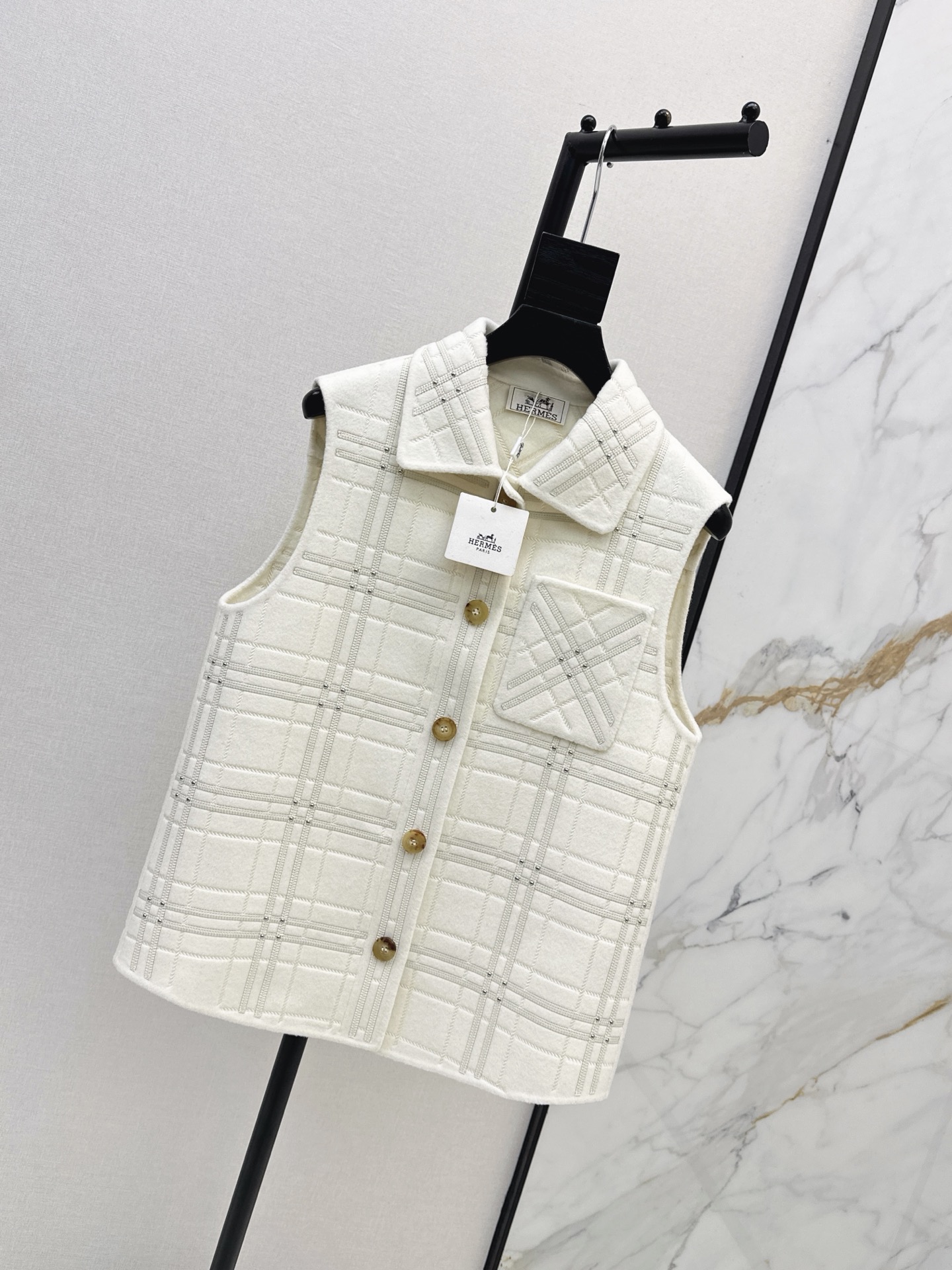 Her 26fw embroidery woole vest
