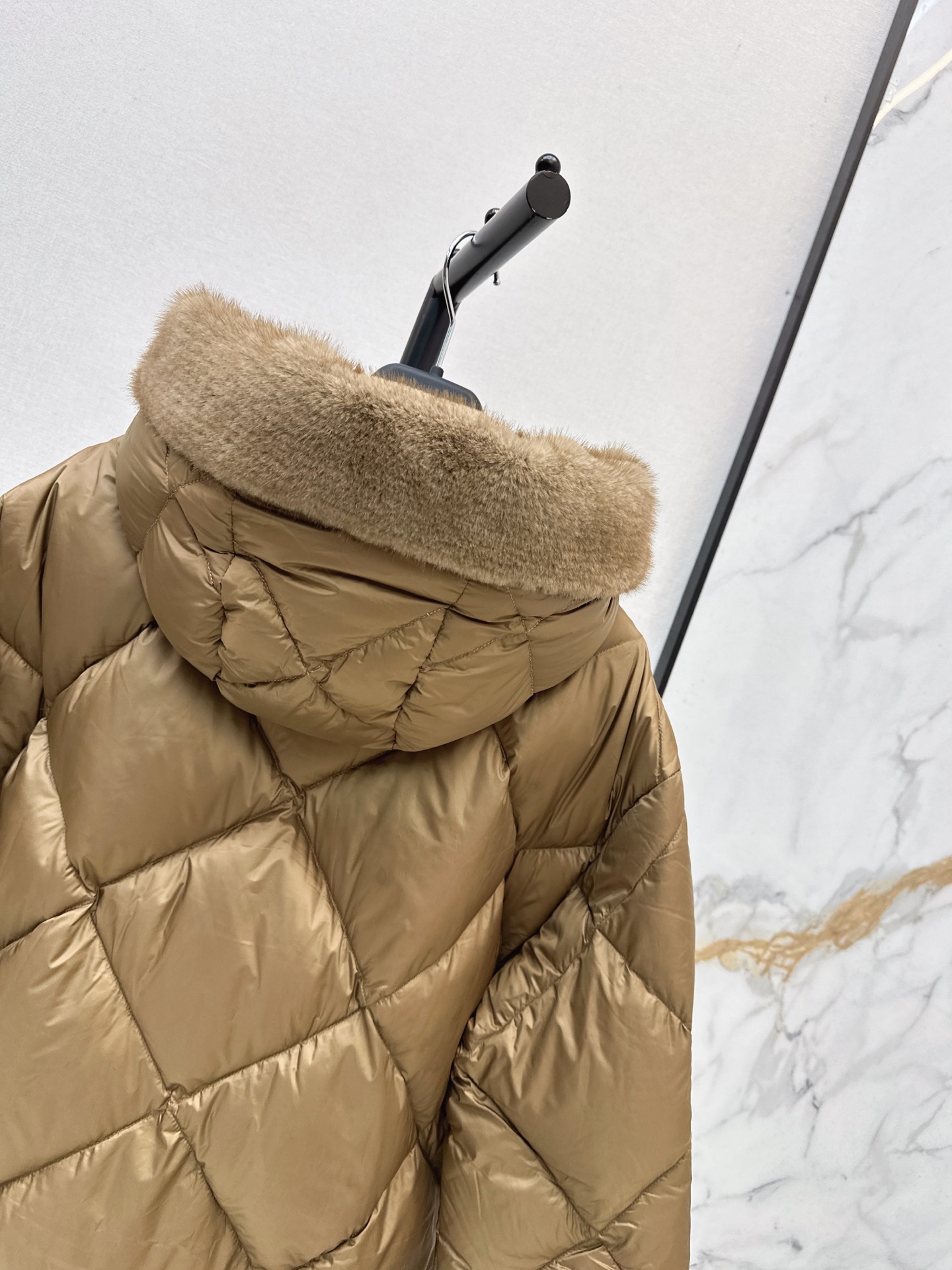 Max 26fw fur-trim down jacket