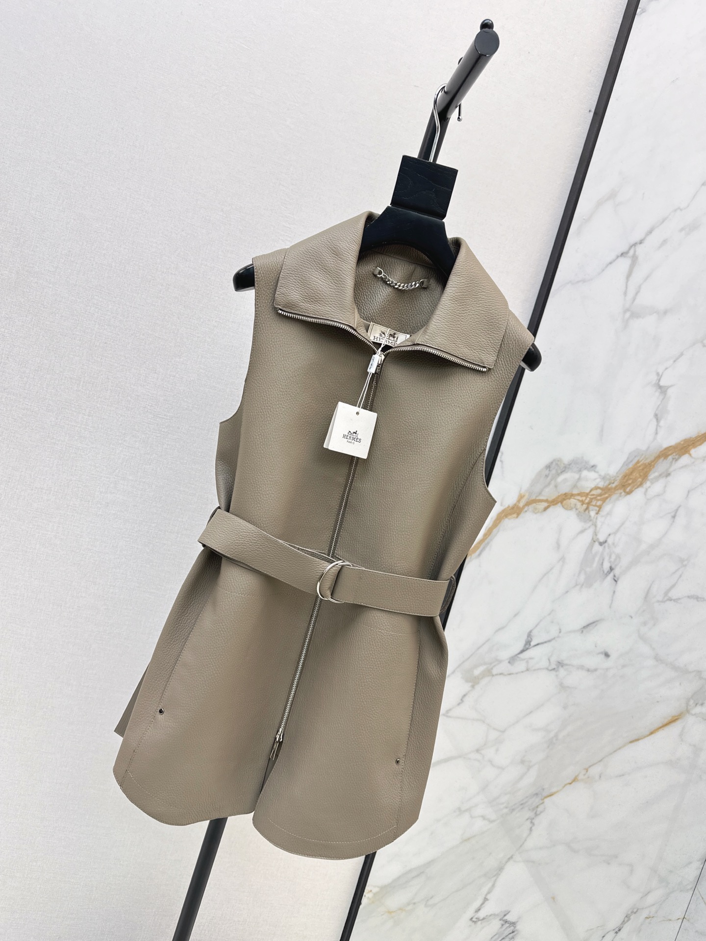 Her 26fw belted leather vest jacket