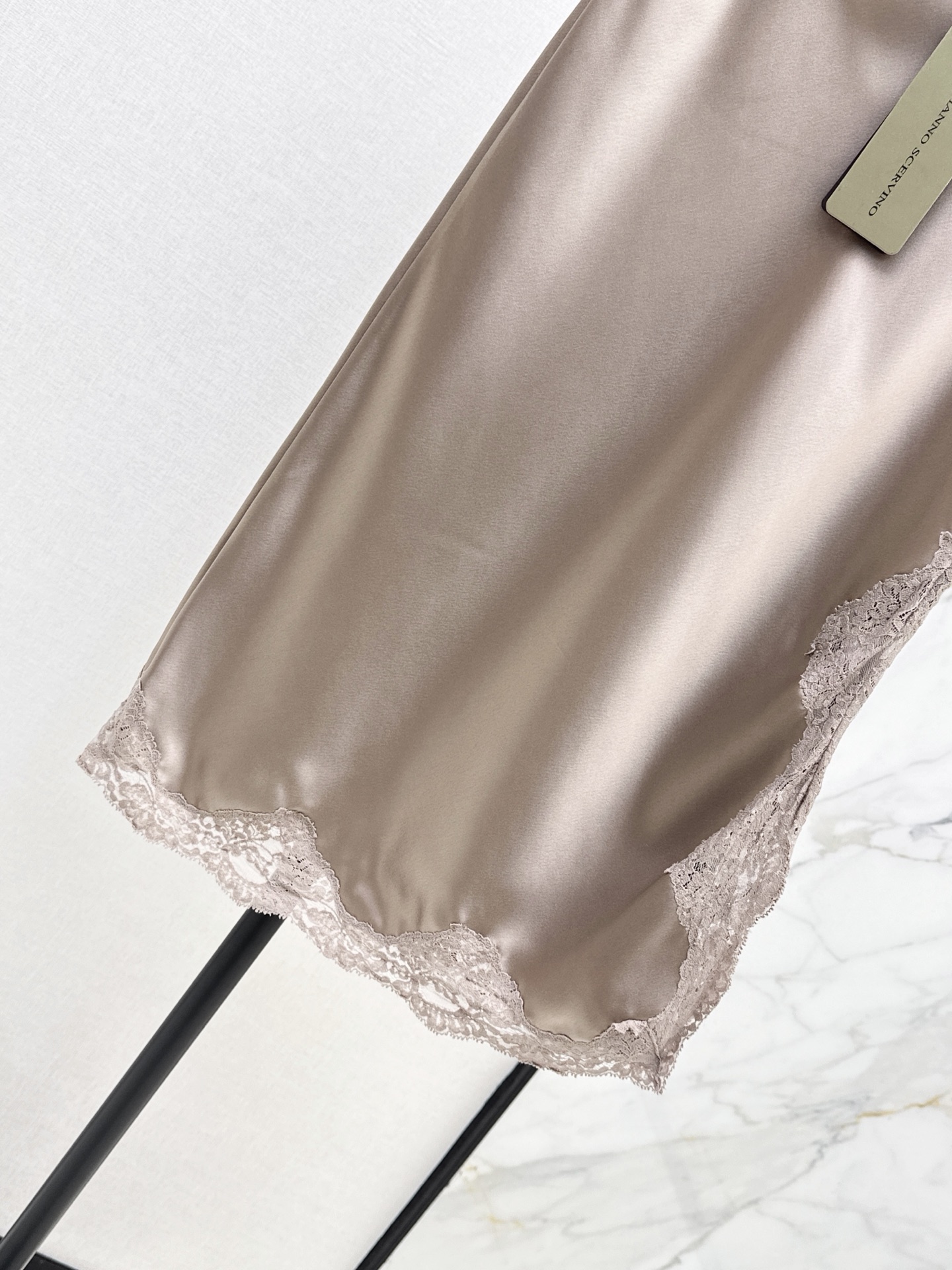ES 26ss lace contract satin skirt