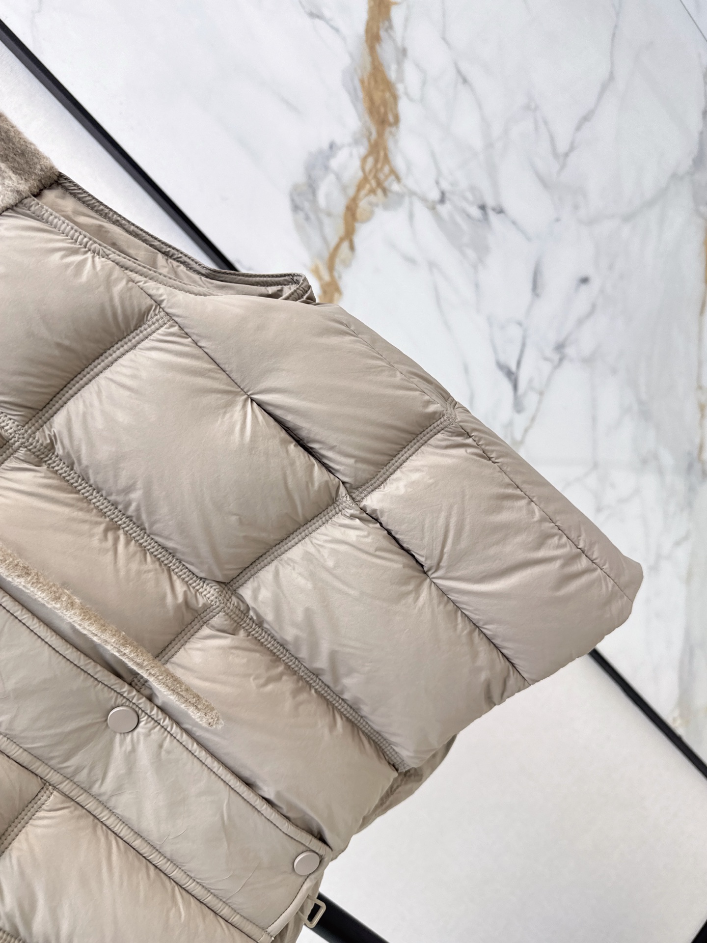 Max 26fw knit contract hooded down vest