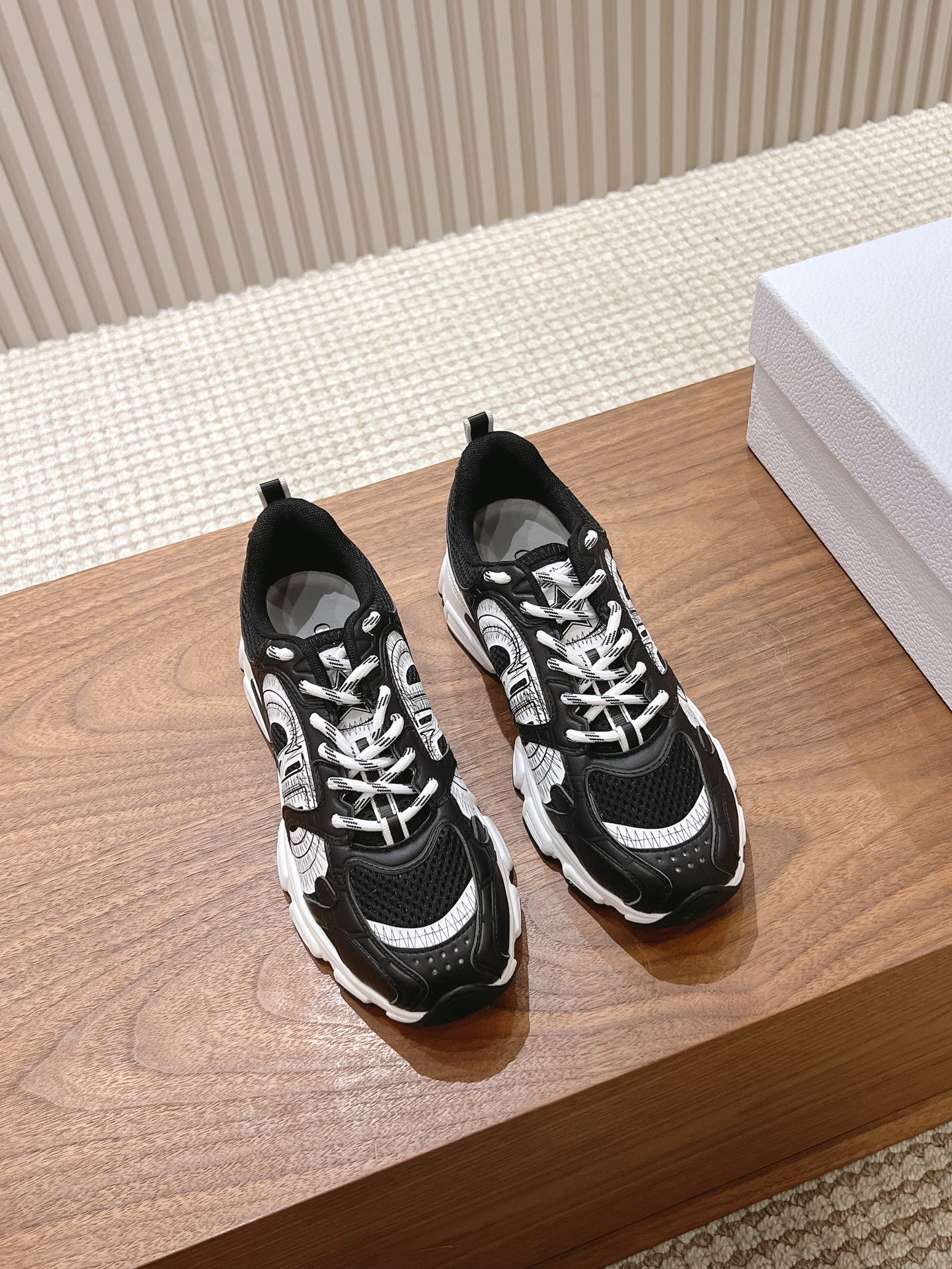 D chrono sneaker