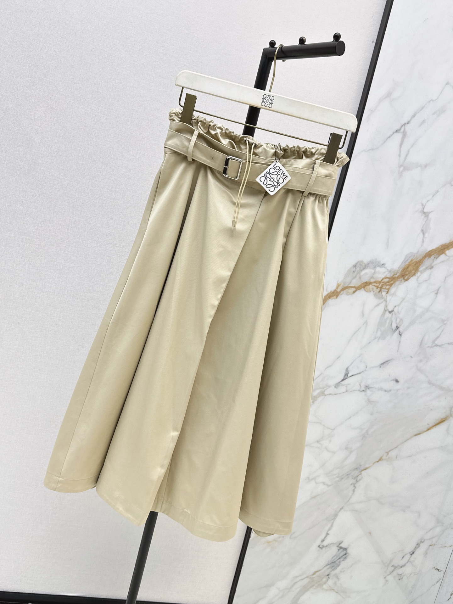 Loe 26ss belted pleated skirt