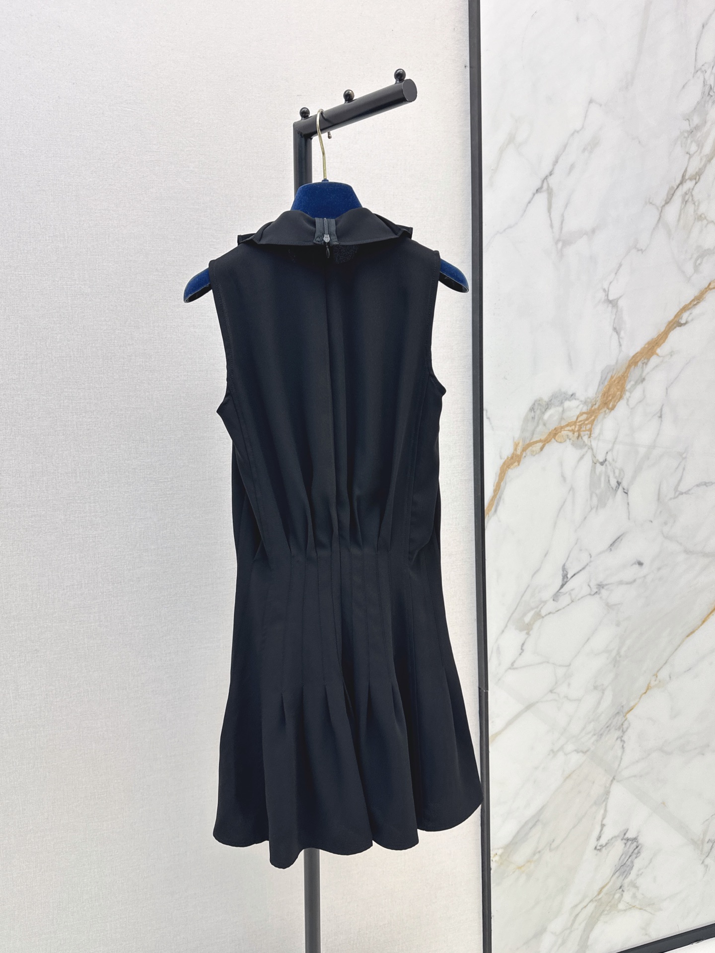Loui 26fw sleeveless ruffle