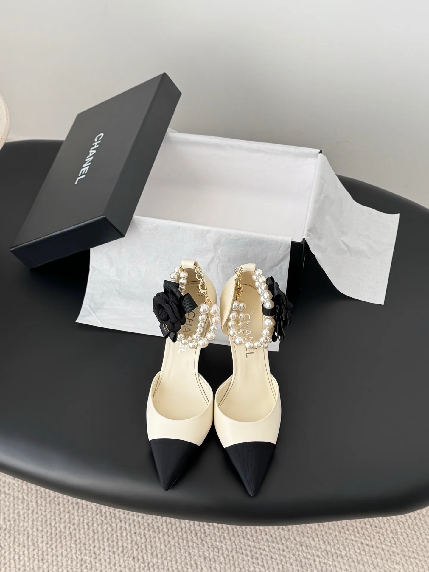 Chan 25fw pearl chain stilettos pumps