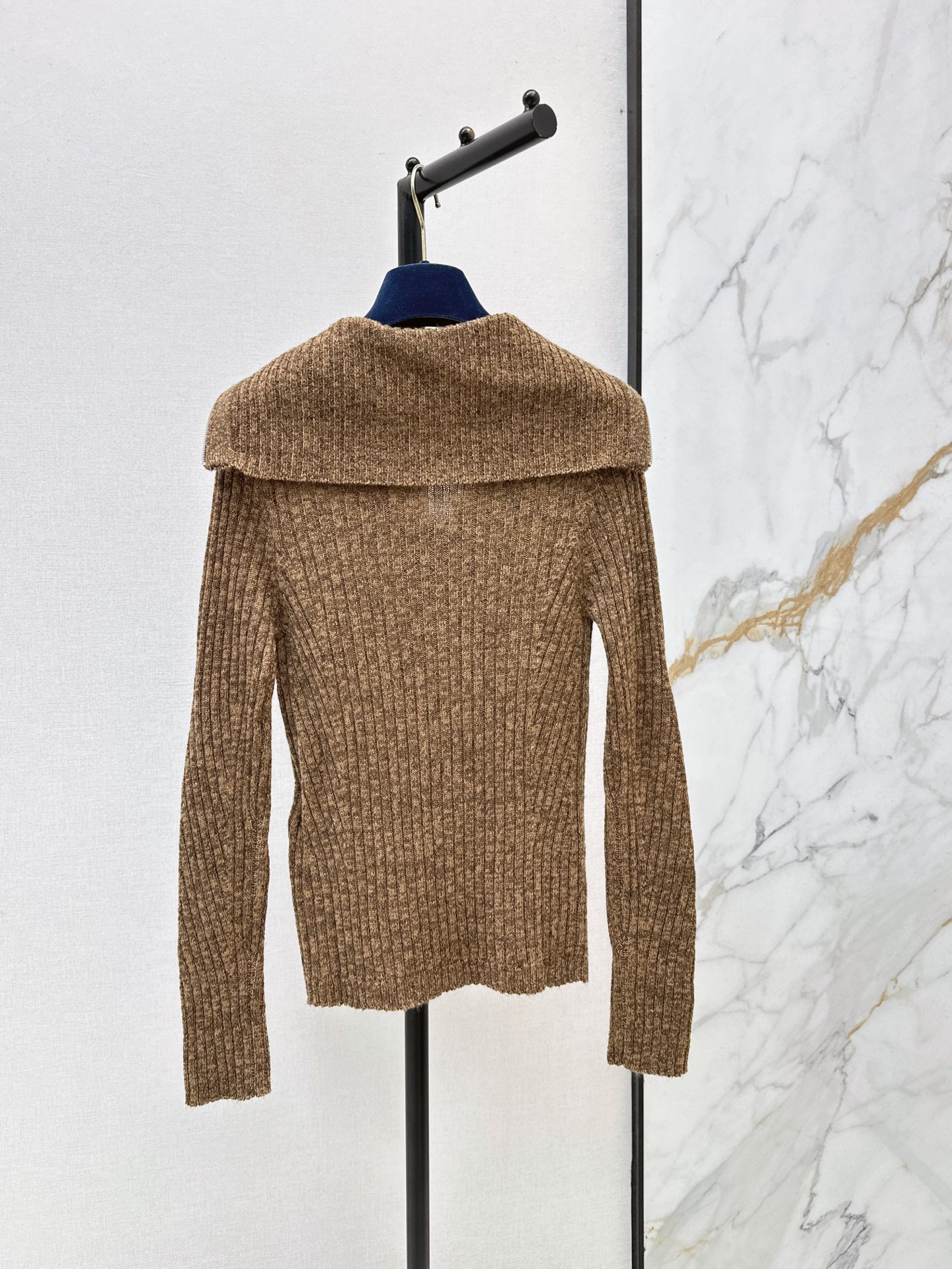 Loui 26fw slim-fit knit sweater