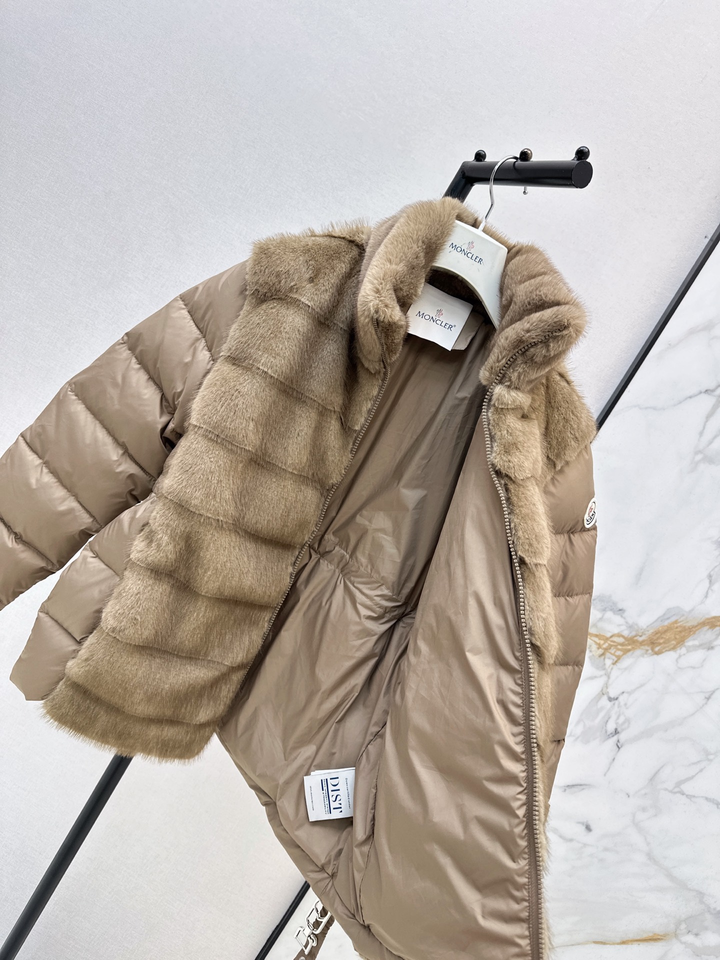 Monc 26fw fur belted down jacket