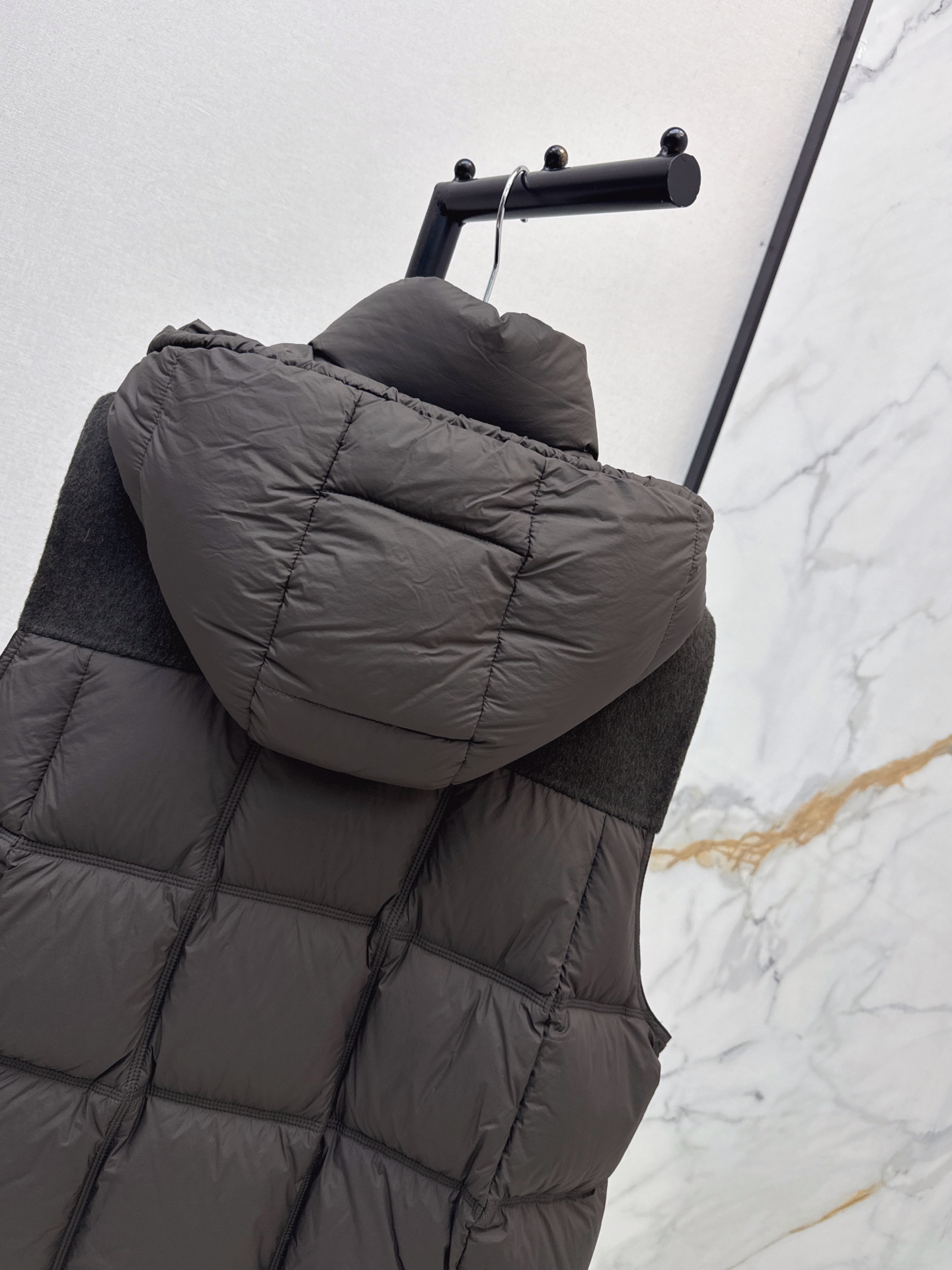 Max 26fw knit contract hooded down vest