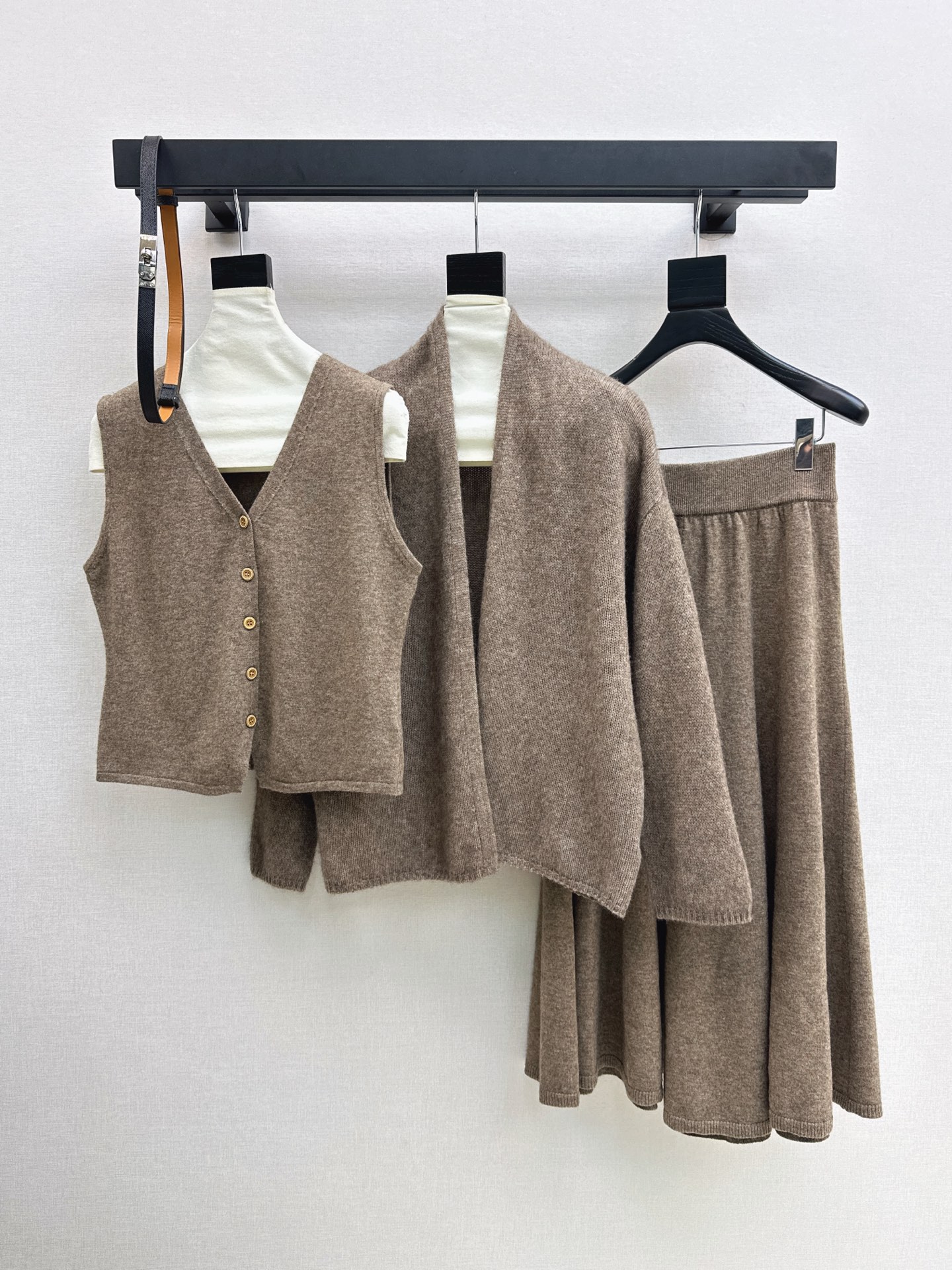 Her 26fw knit cardigan vest pleated skirt sets