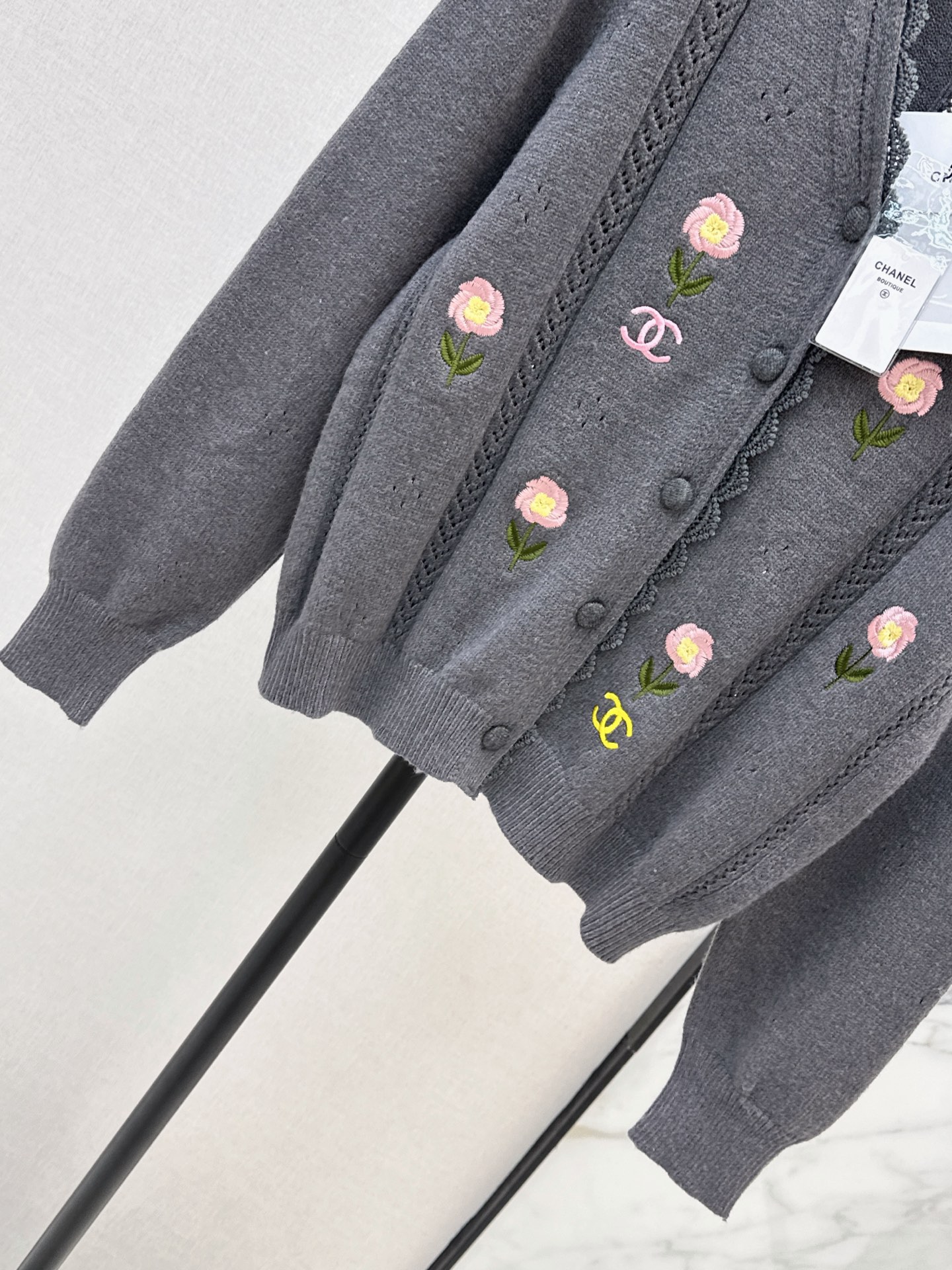 Chan 26fw embroidery knit cardigan