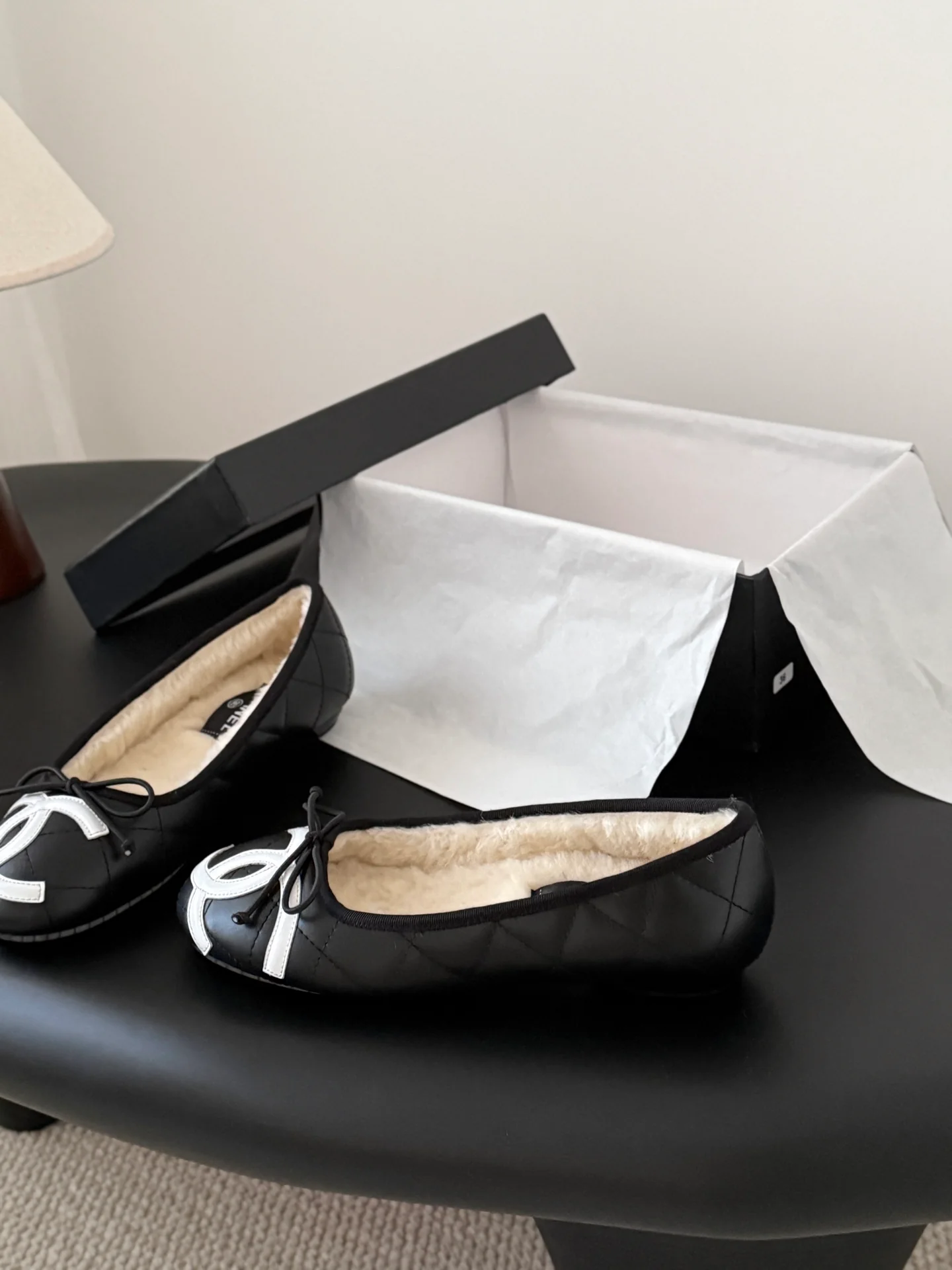 Chan 25fw fleece lined flats