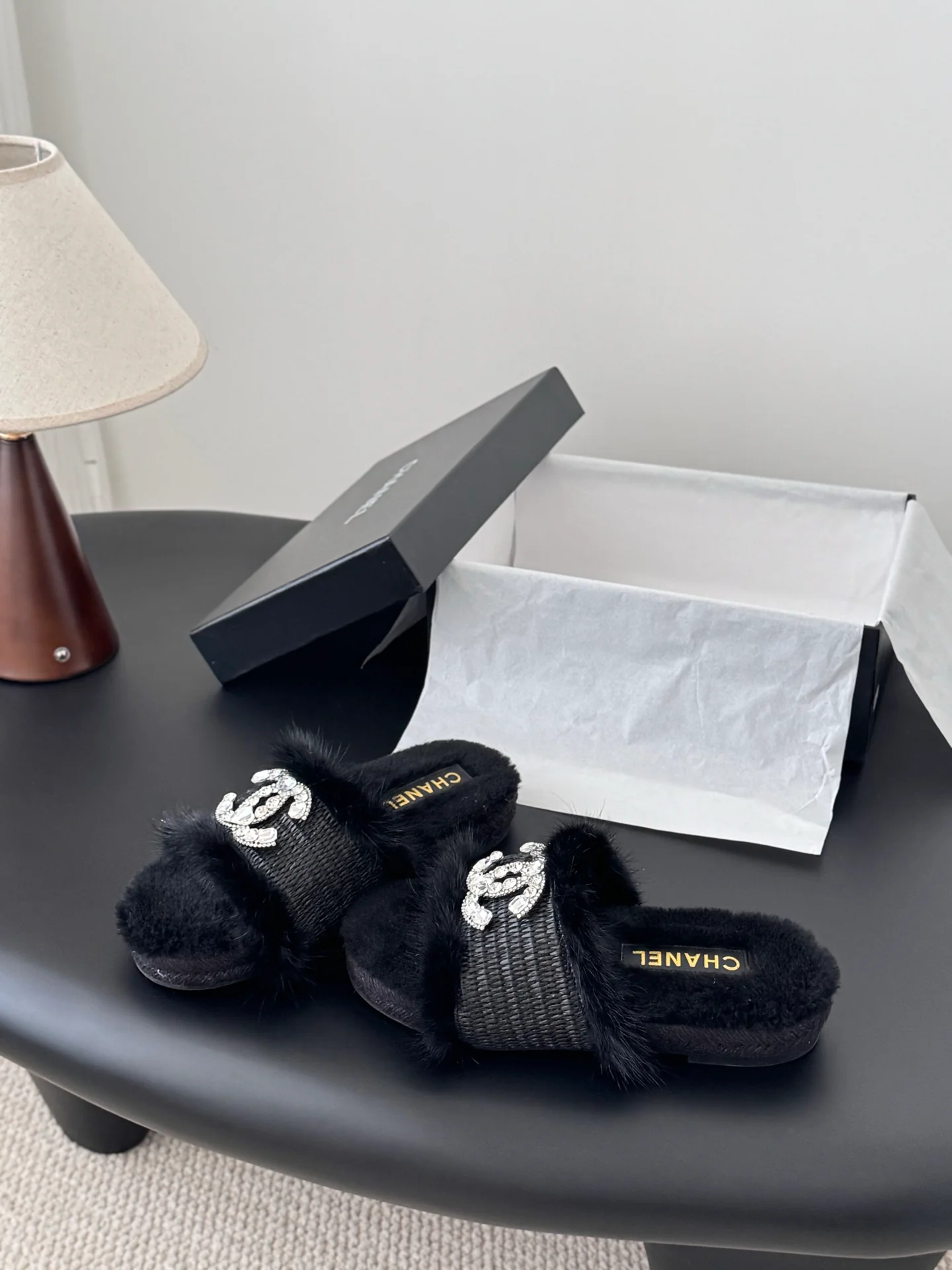 Chan 25fw fluffy slippers