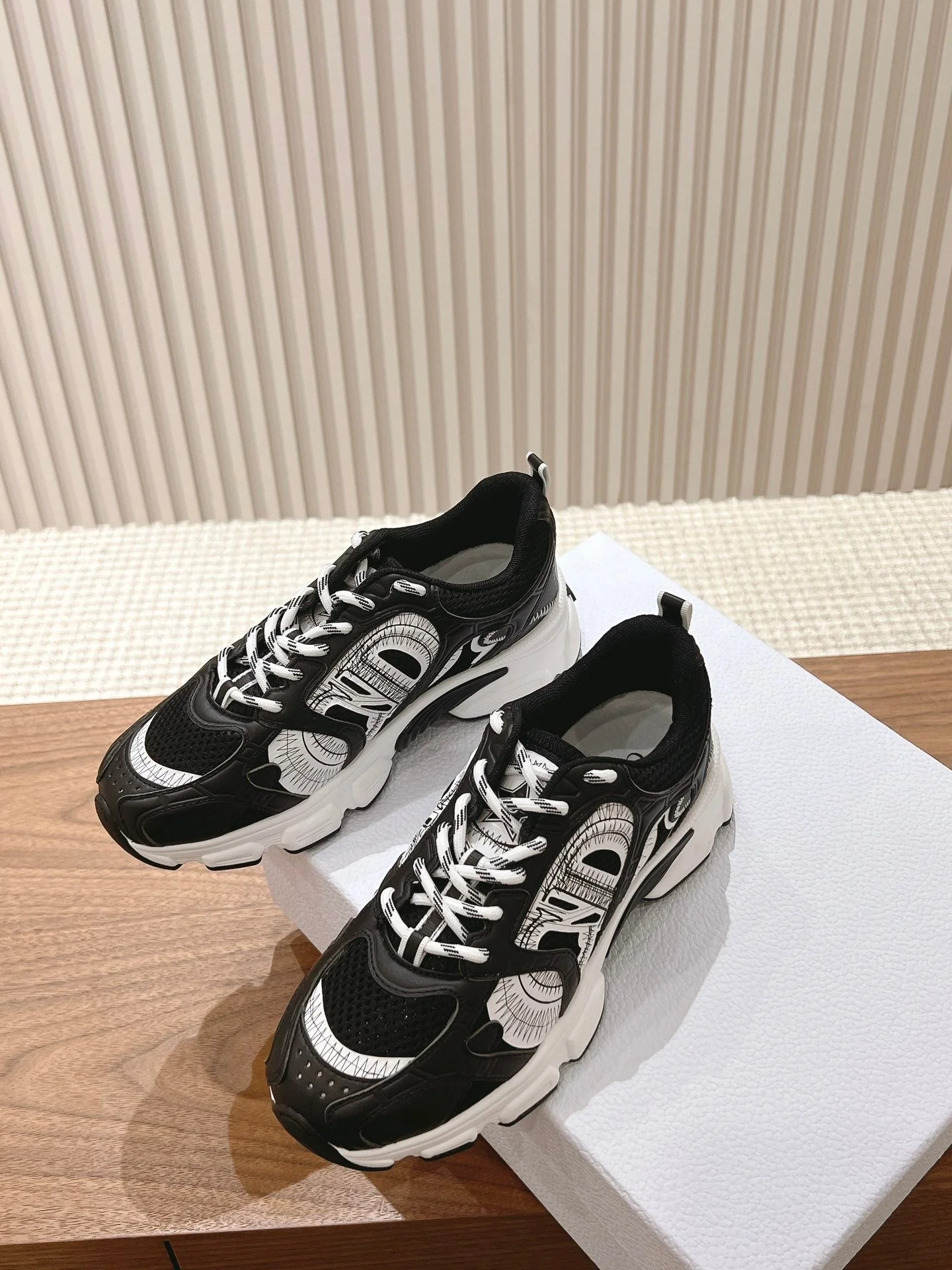 D chrono sneaker