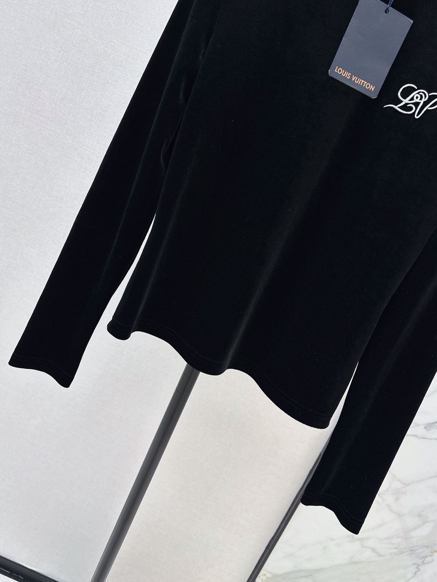 Loui 26fw velvet basic tee