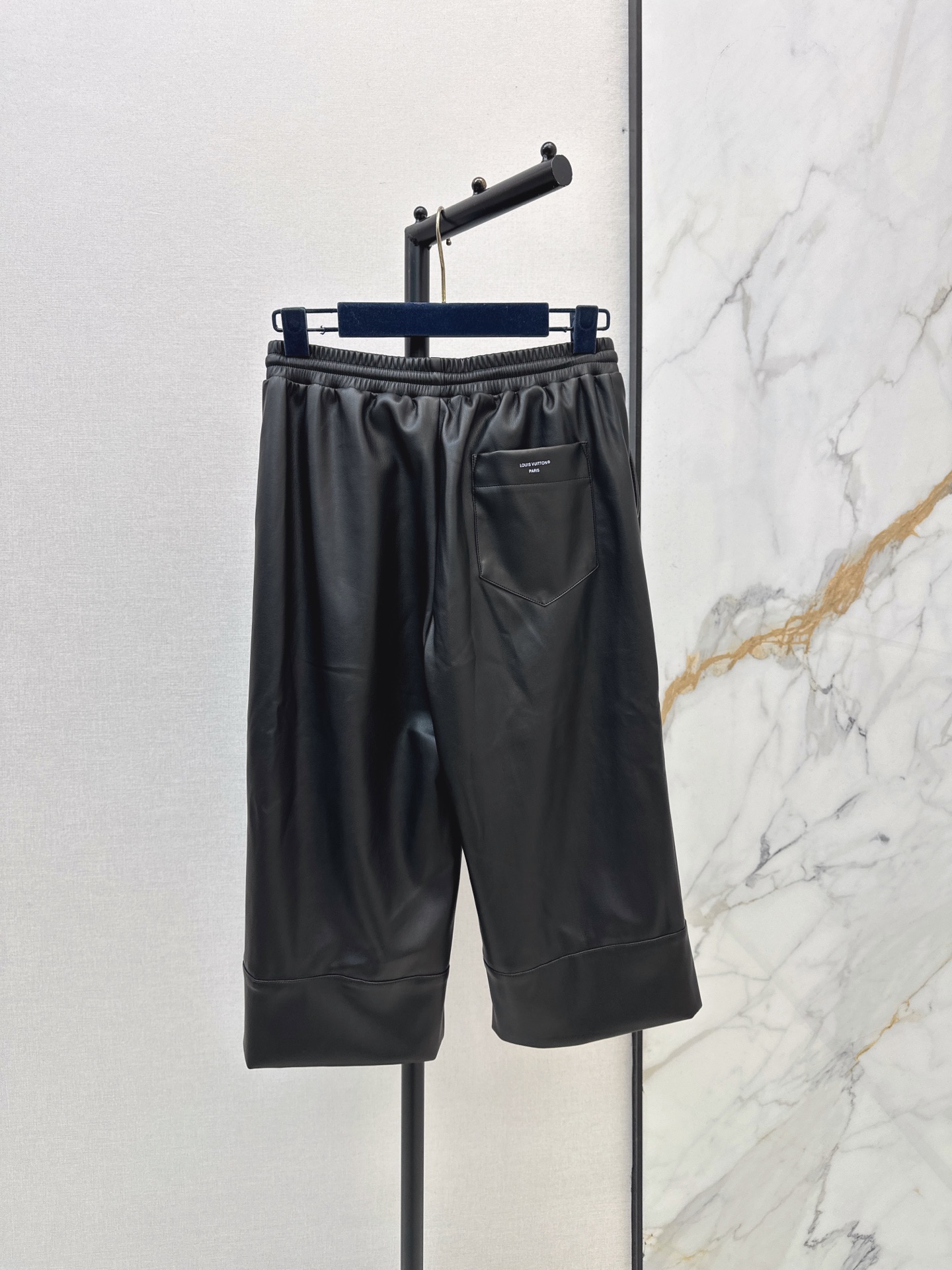 Loui 26fw pu cropped pants