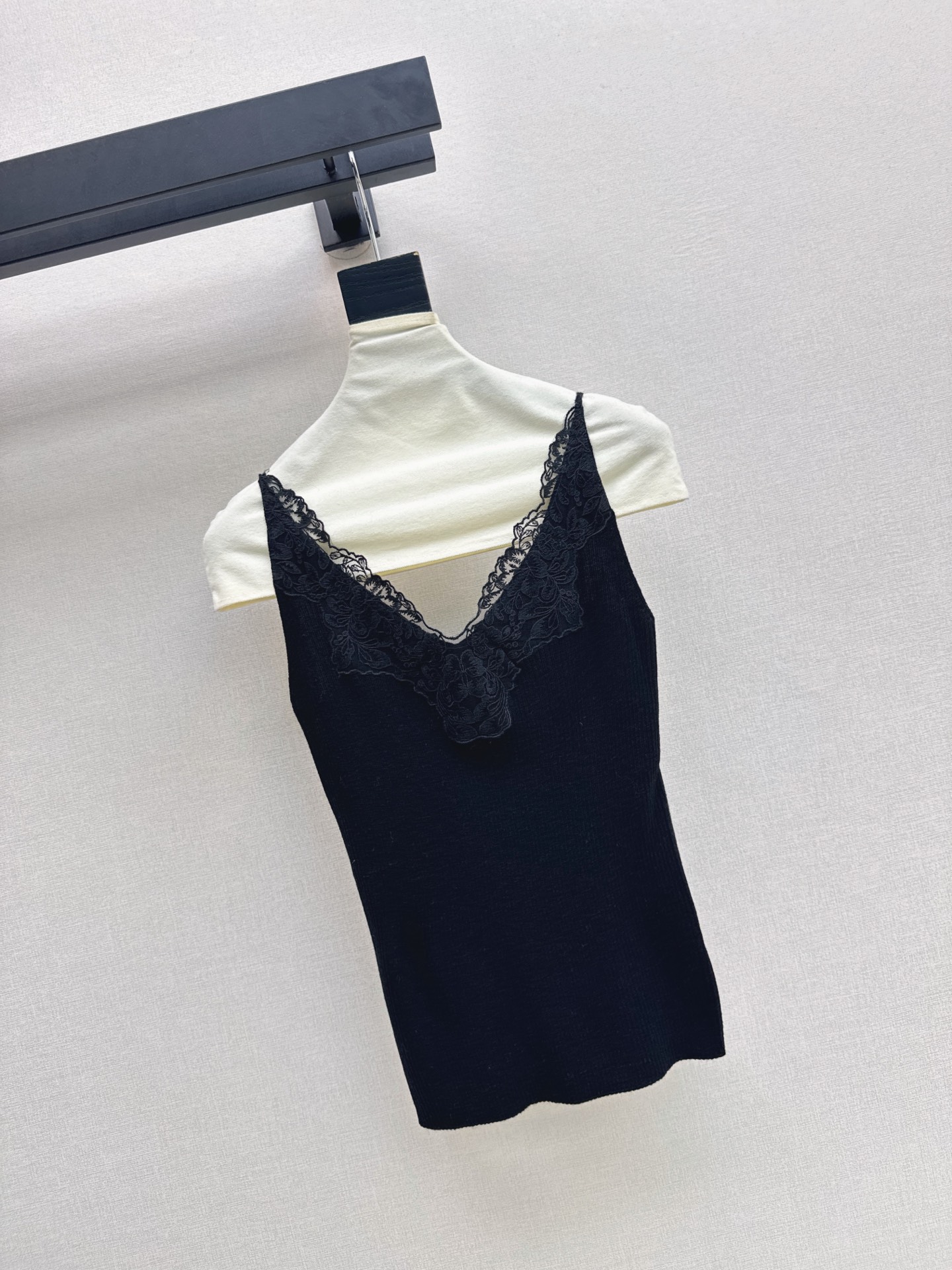Sain 26fw lace camisole