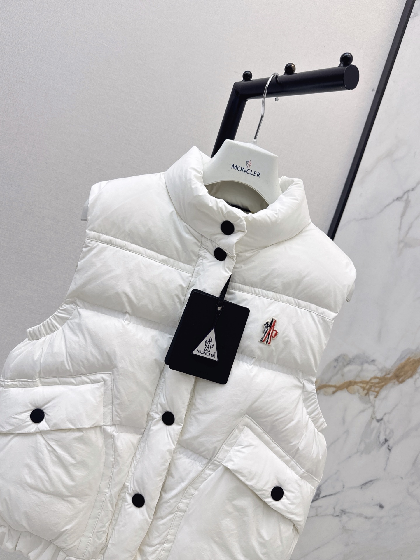 Monc 26fw down vest