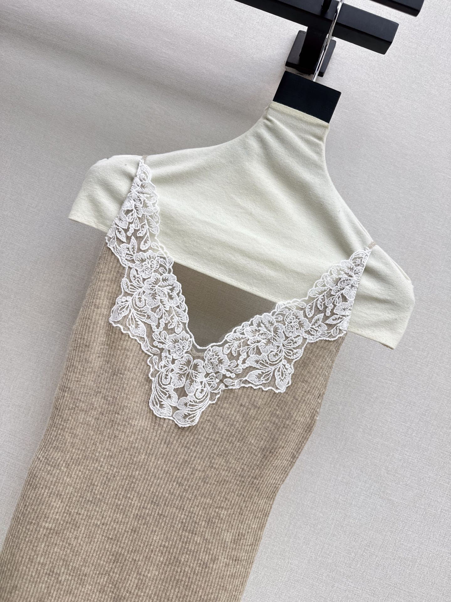Sain 26fw lace camisole