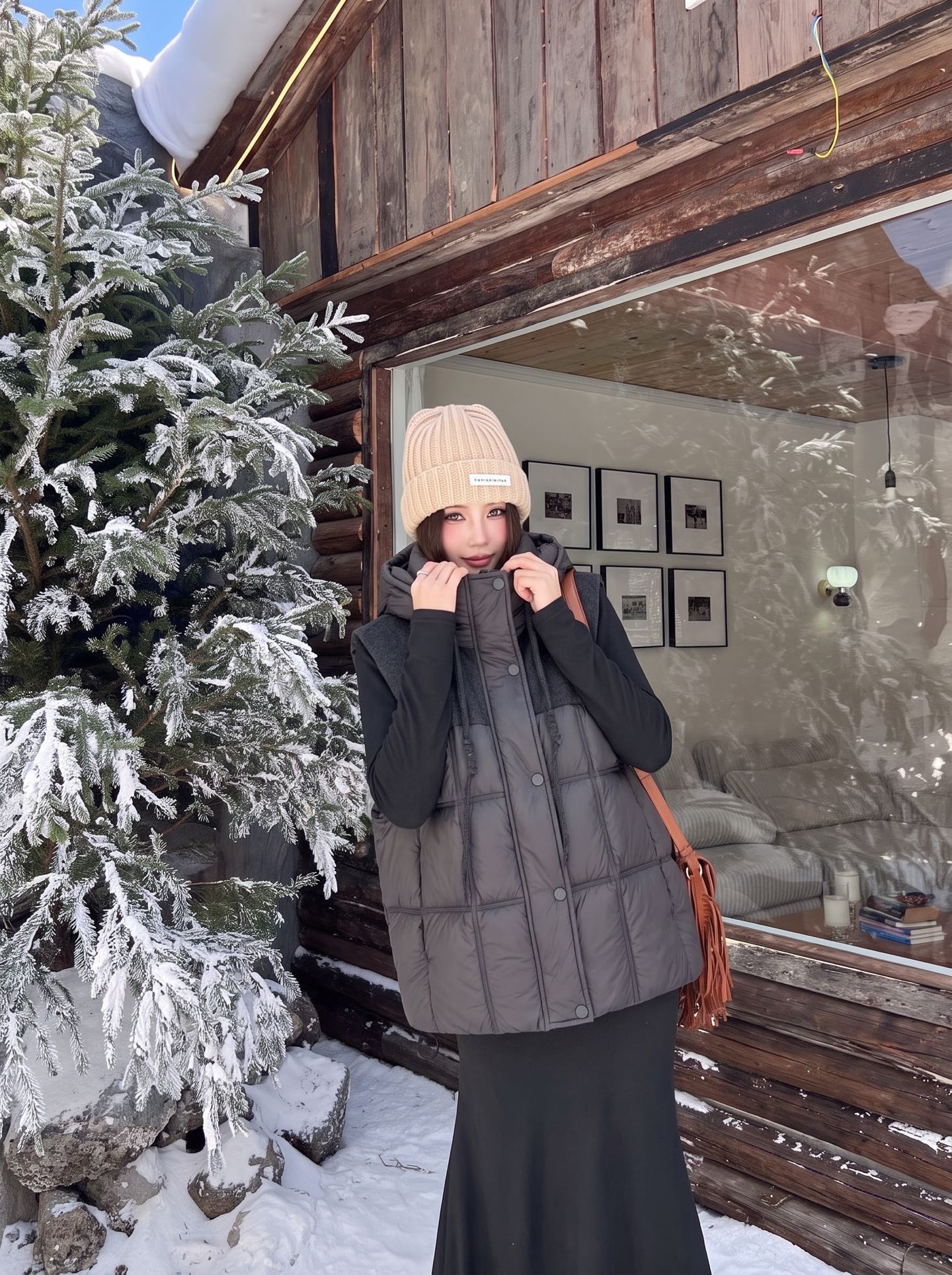 Max 26fw knit contract hooded down vest