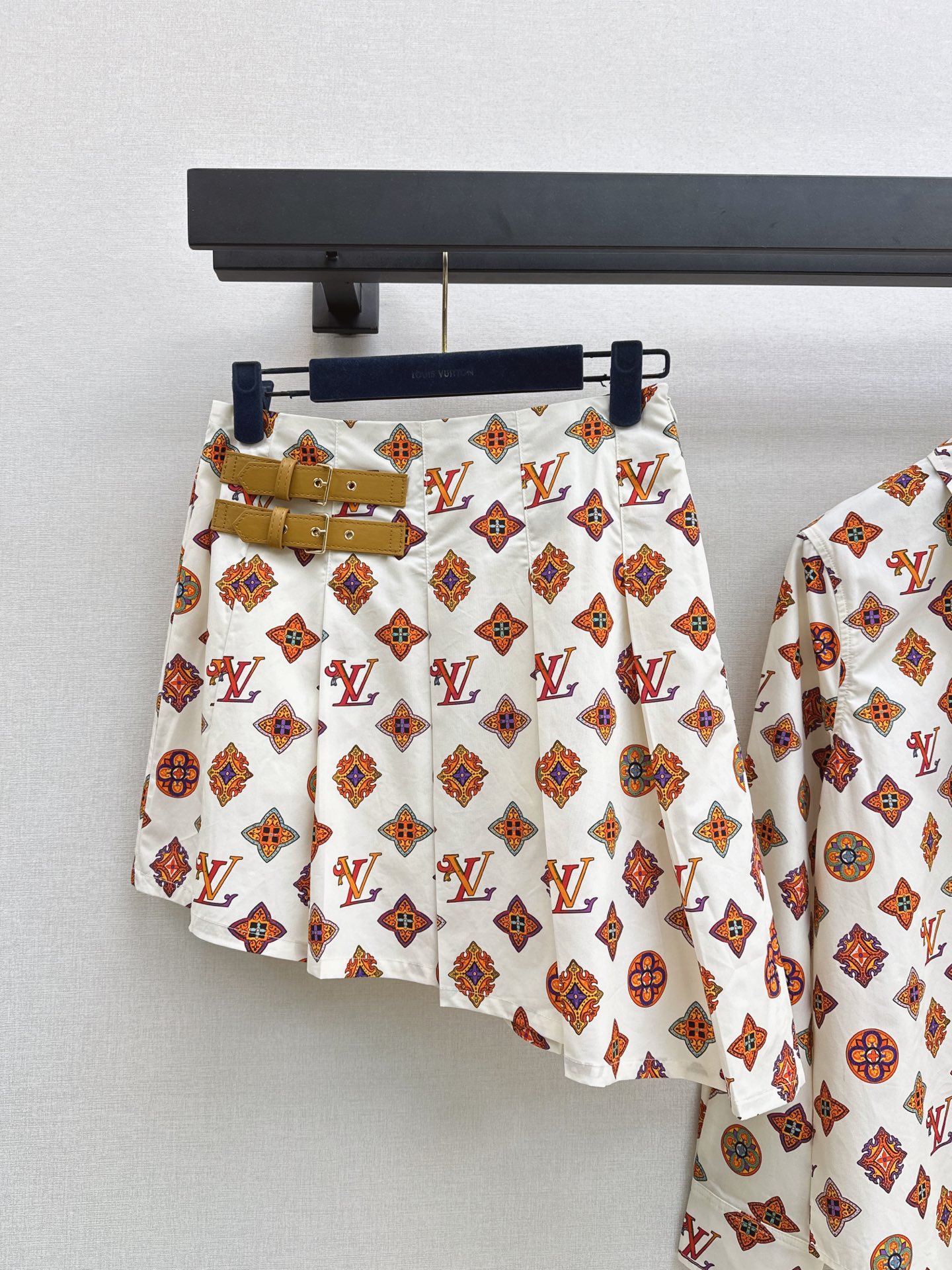 Loui 26fw print shirt skirt sets