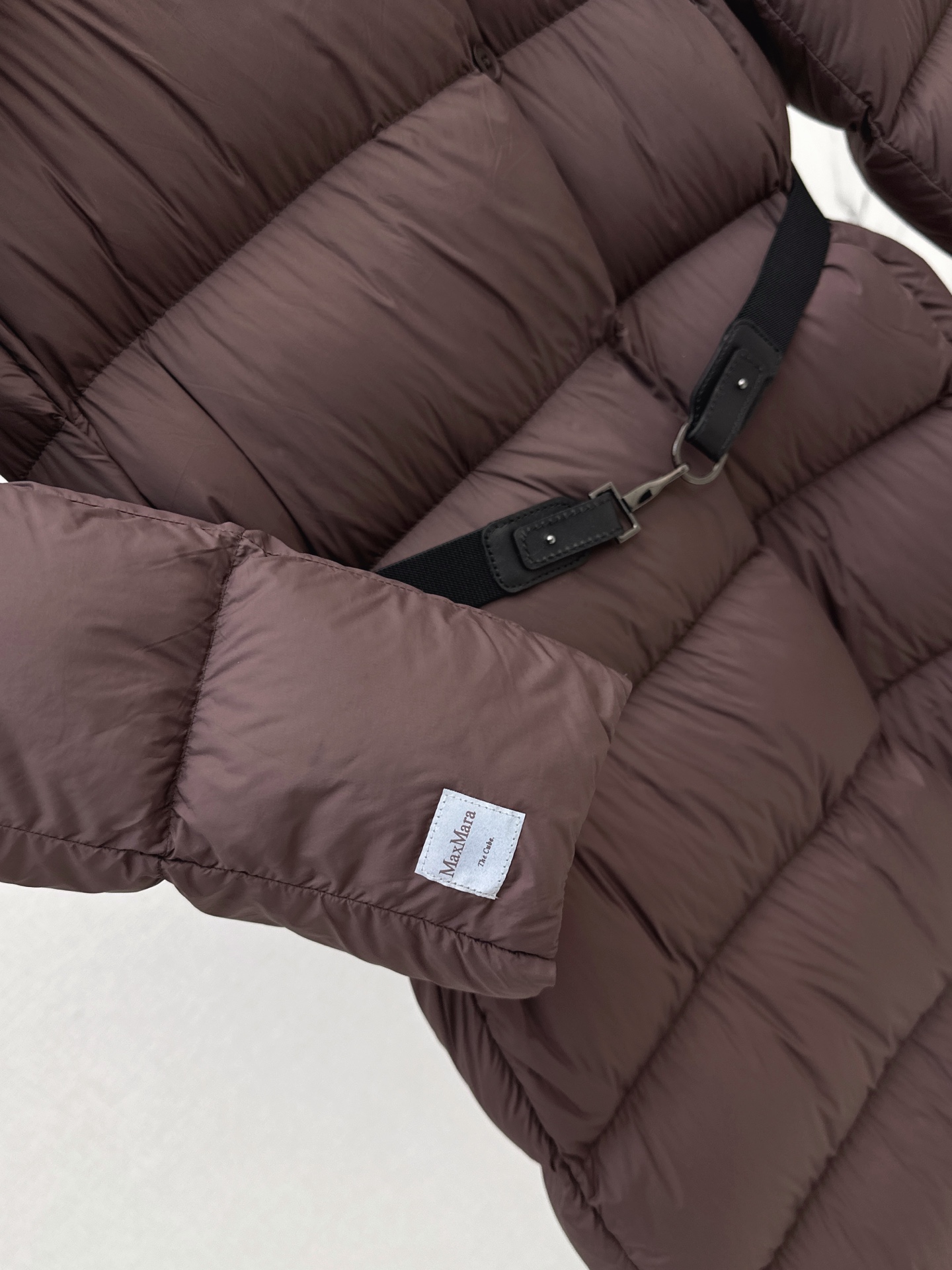 Max 26fw belted hooded down jacket