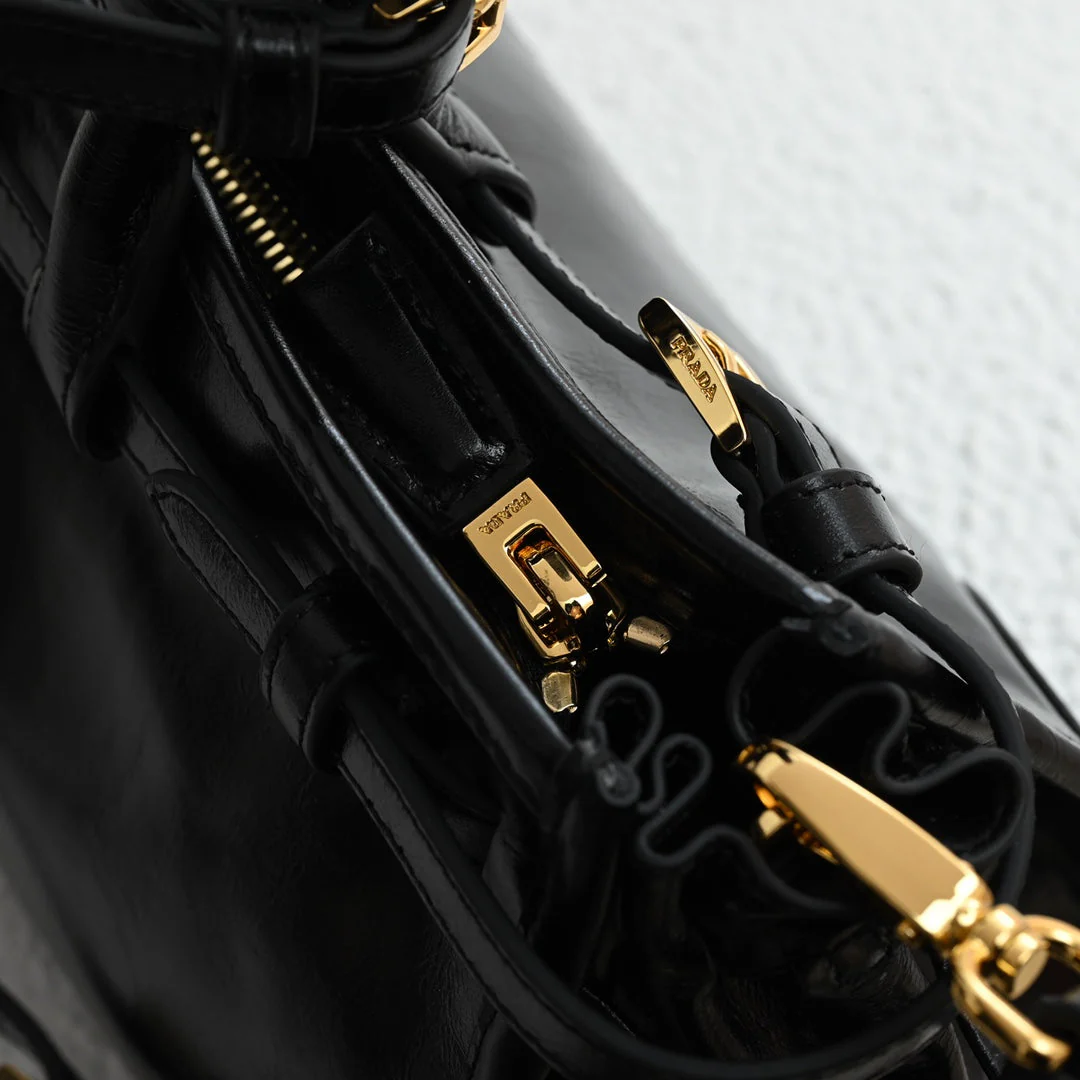 PD LuxSoft Medium leather handbag