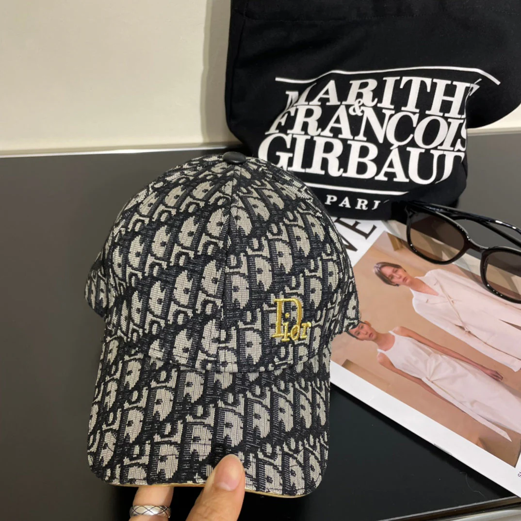 CD New embroidered baseball cap