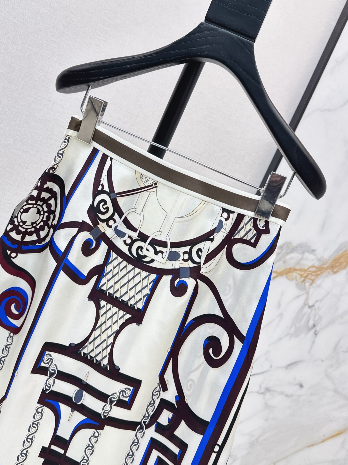 Her 26fw print silk skirt