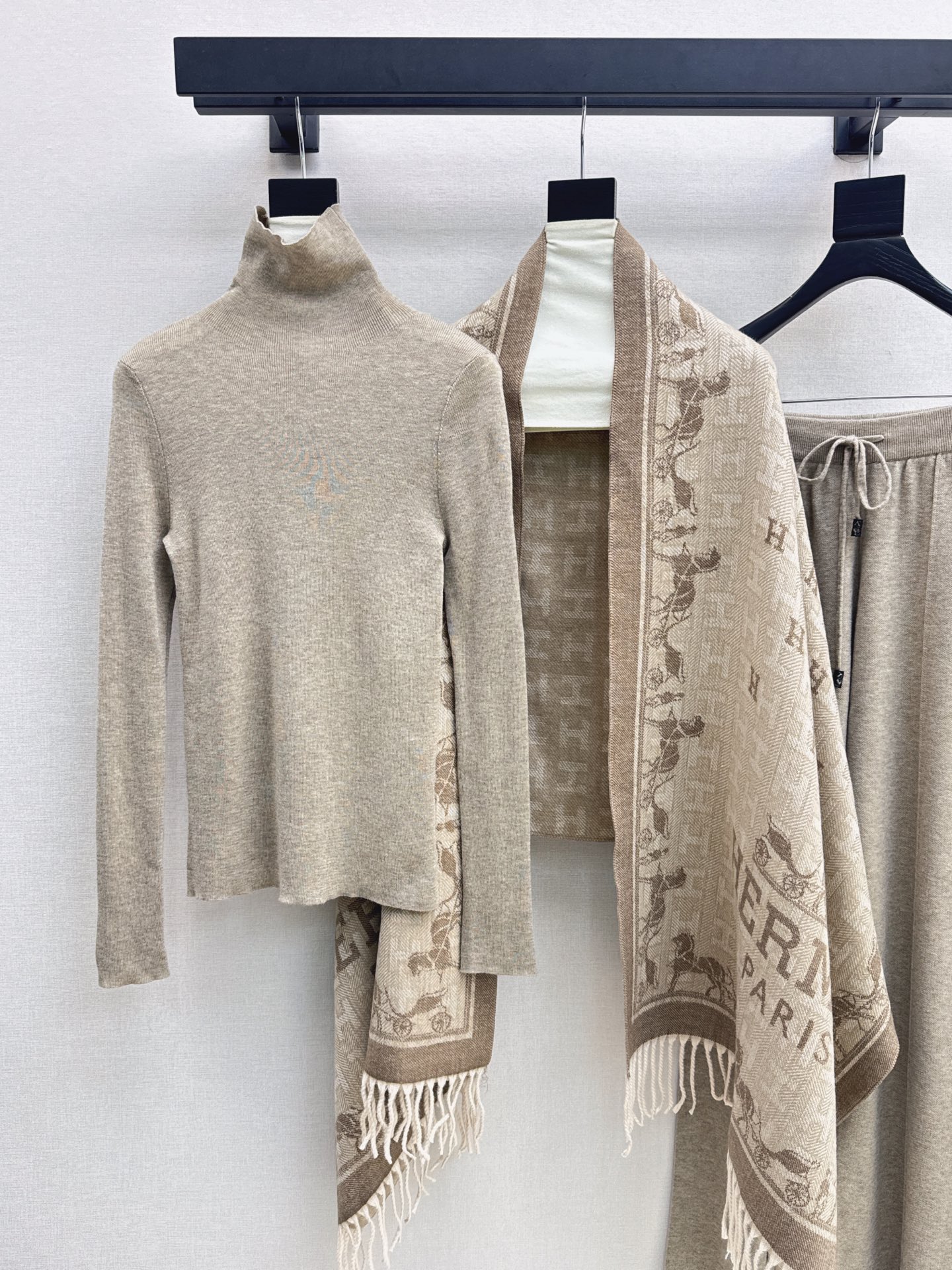 Her 26fw knit shawls basic tee pants sets