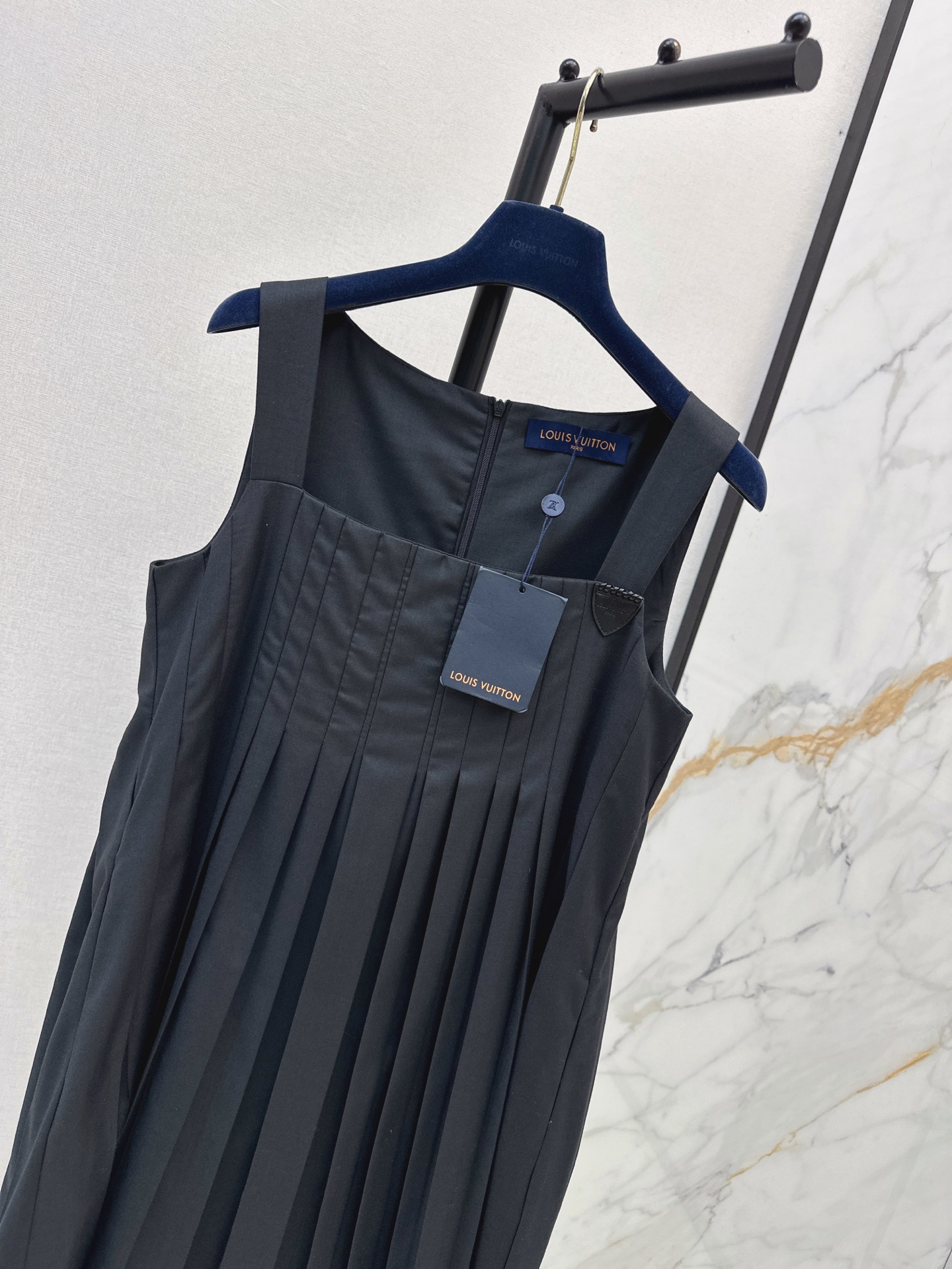 Loui 26fw square-neck pleated dress
