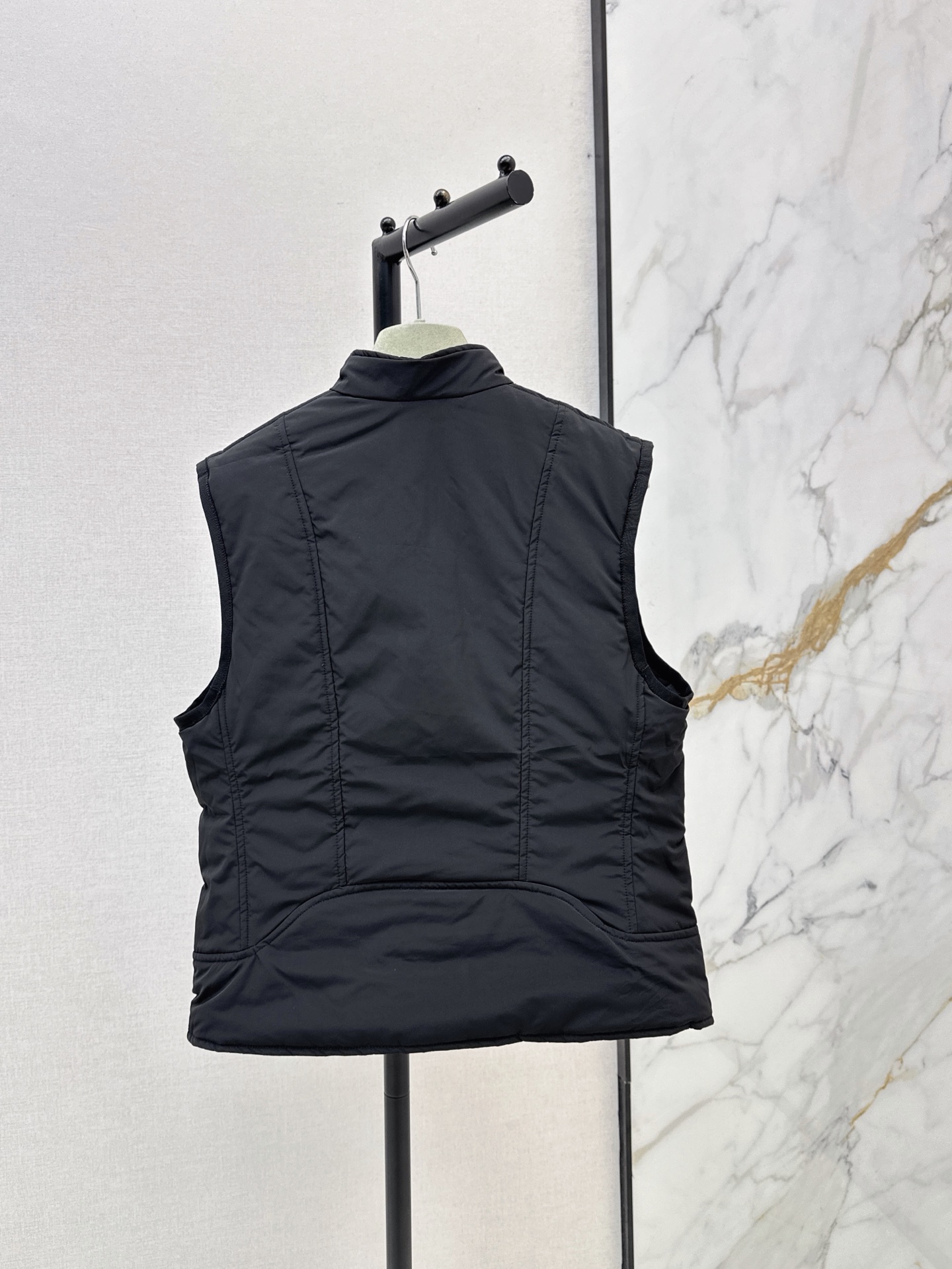 Her 26fw down vest