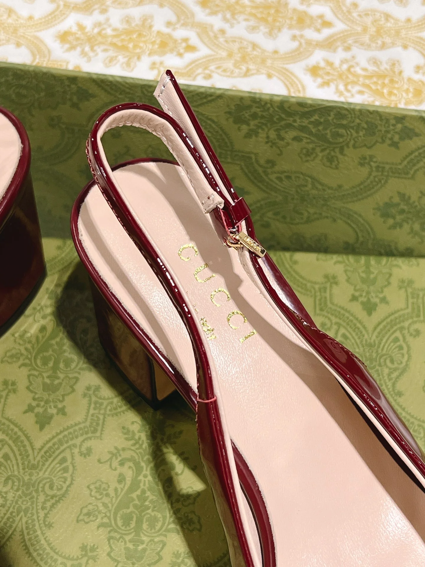 Gucc 26ss slingback chunky heel