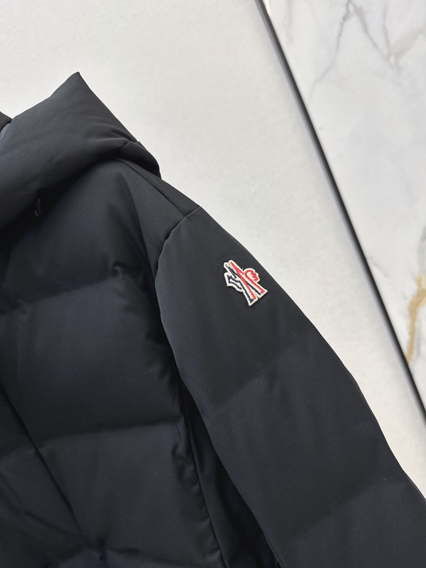 Monc 26fw belted hooded down jacket