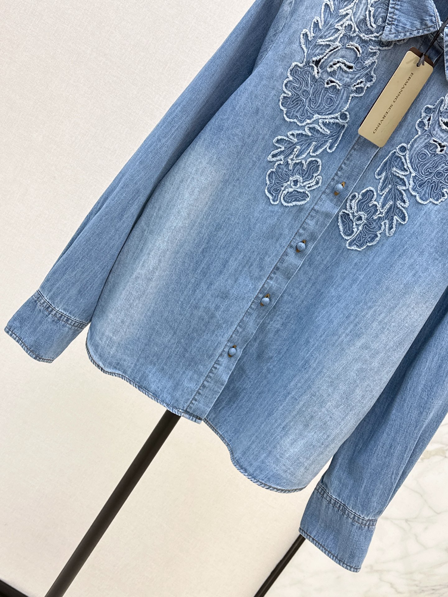 ES 26fw lace embroidery shirt
