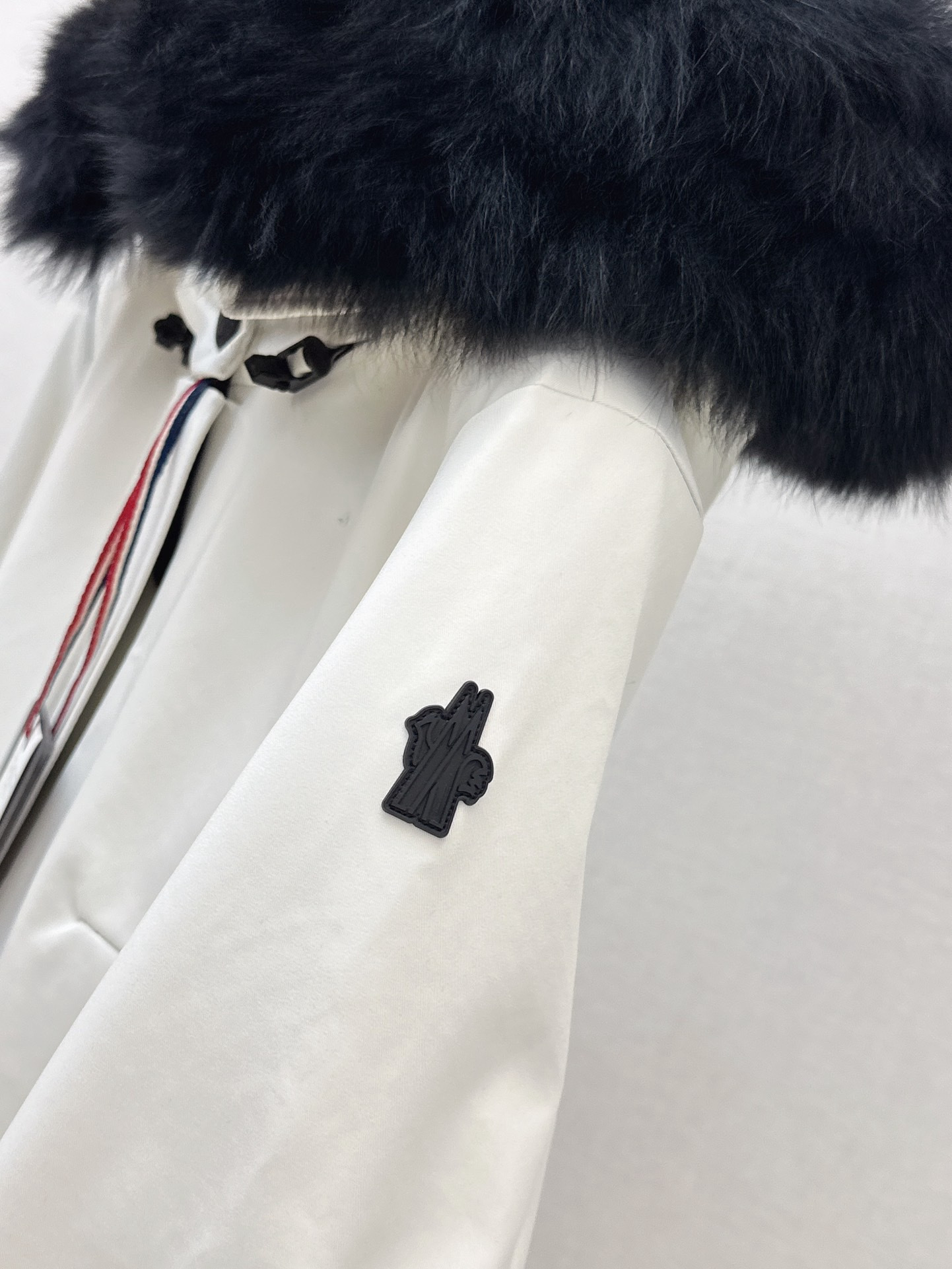Monc 26fw belted hooded ski down jacket