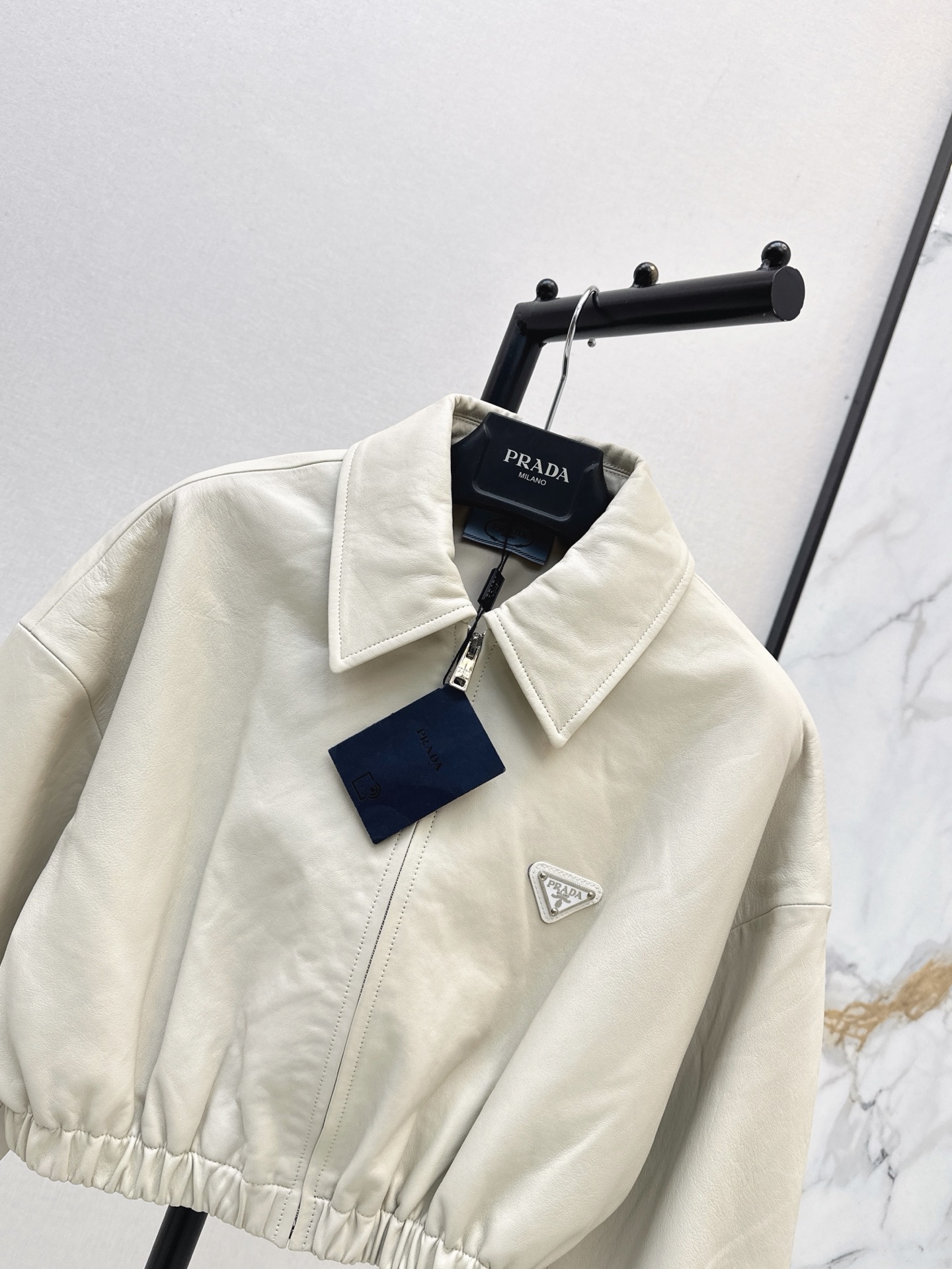 Pra 26fw cropped leather jacket
