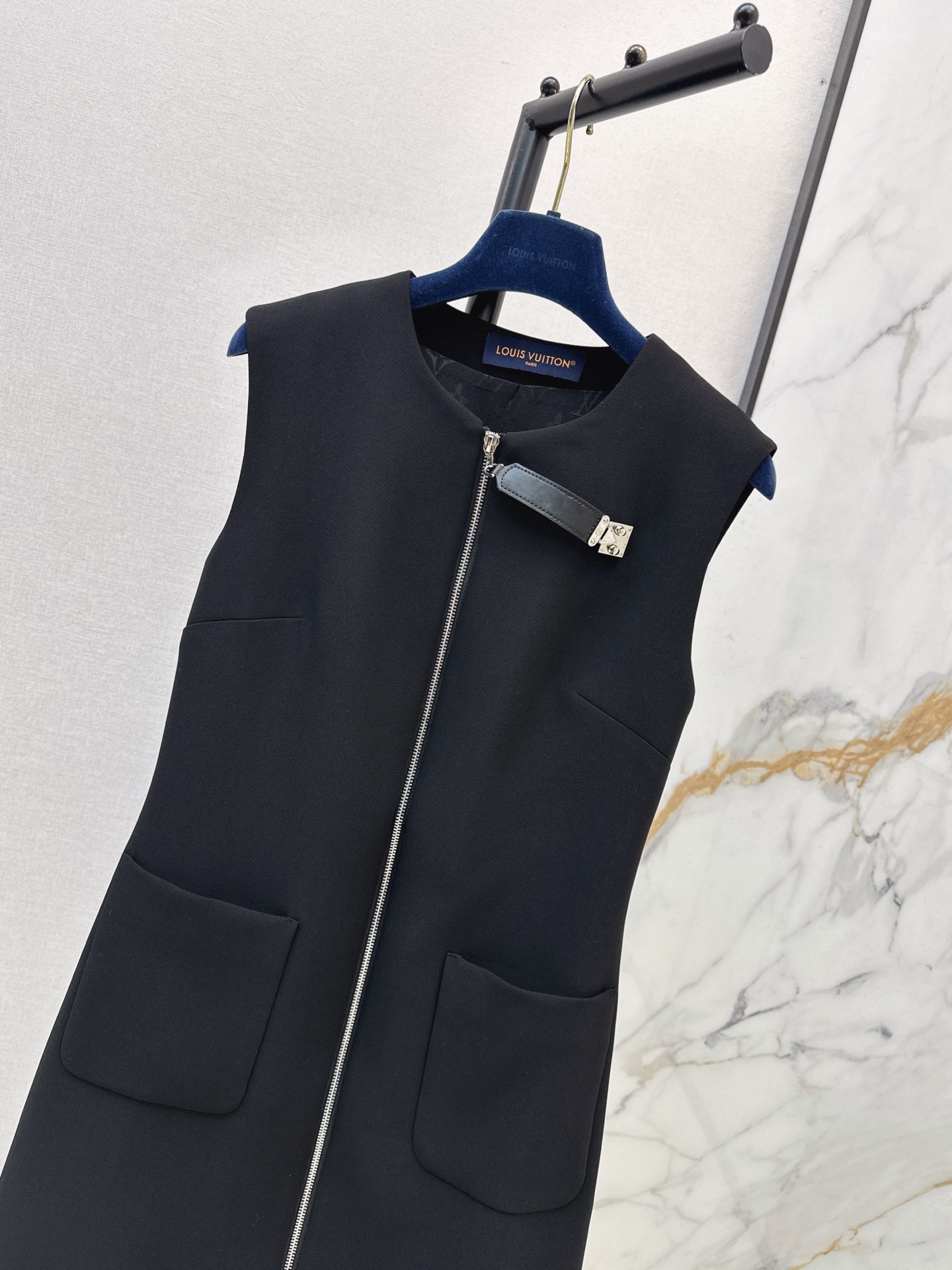 Loui 26fw sleeveless zip-up dress