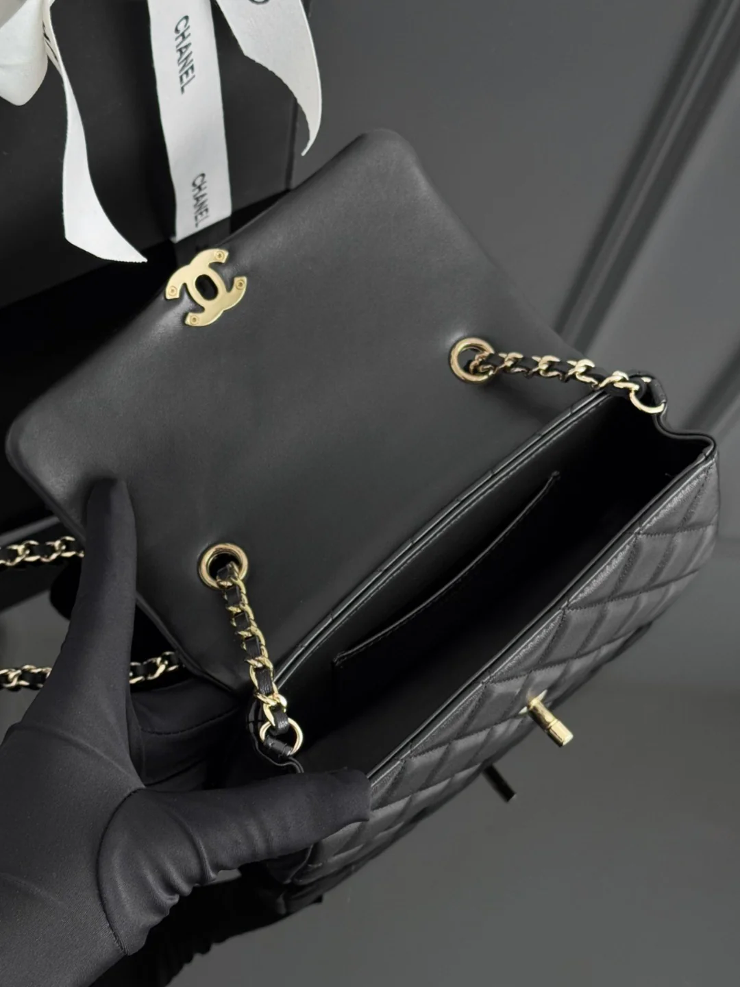 Chan 25S chain shoulder bag