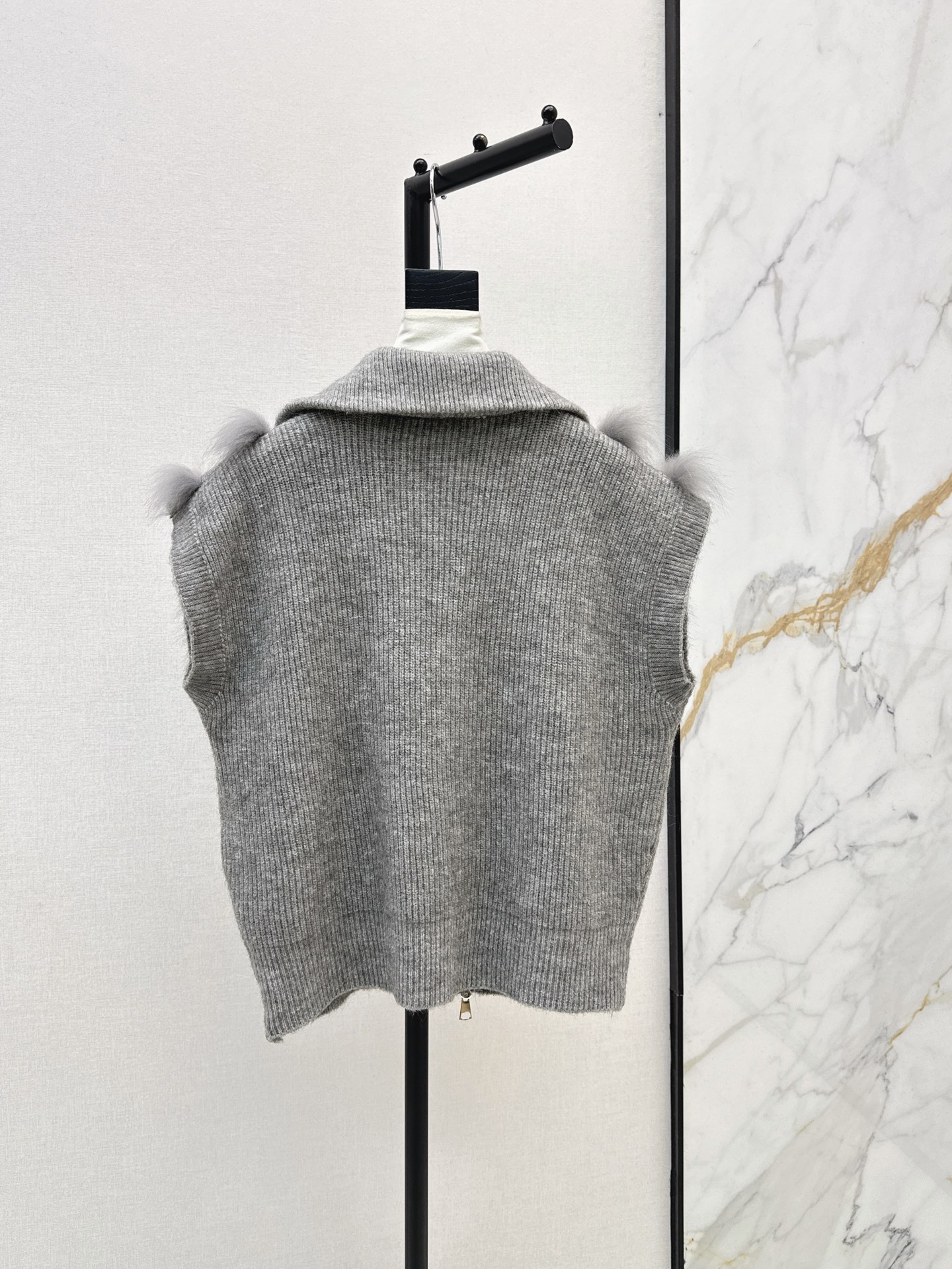Fen 26fw fur-trim knit vest