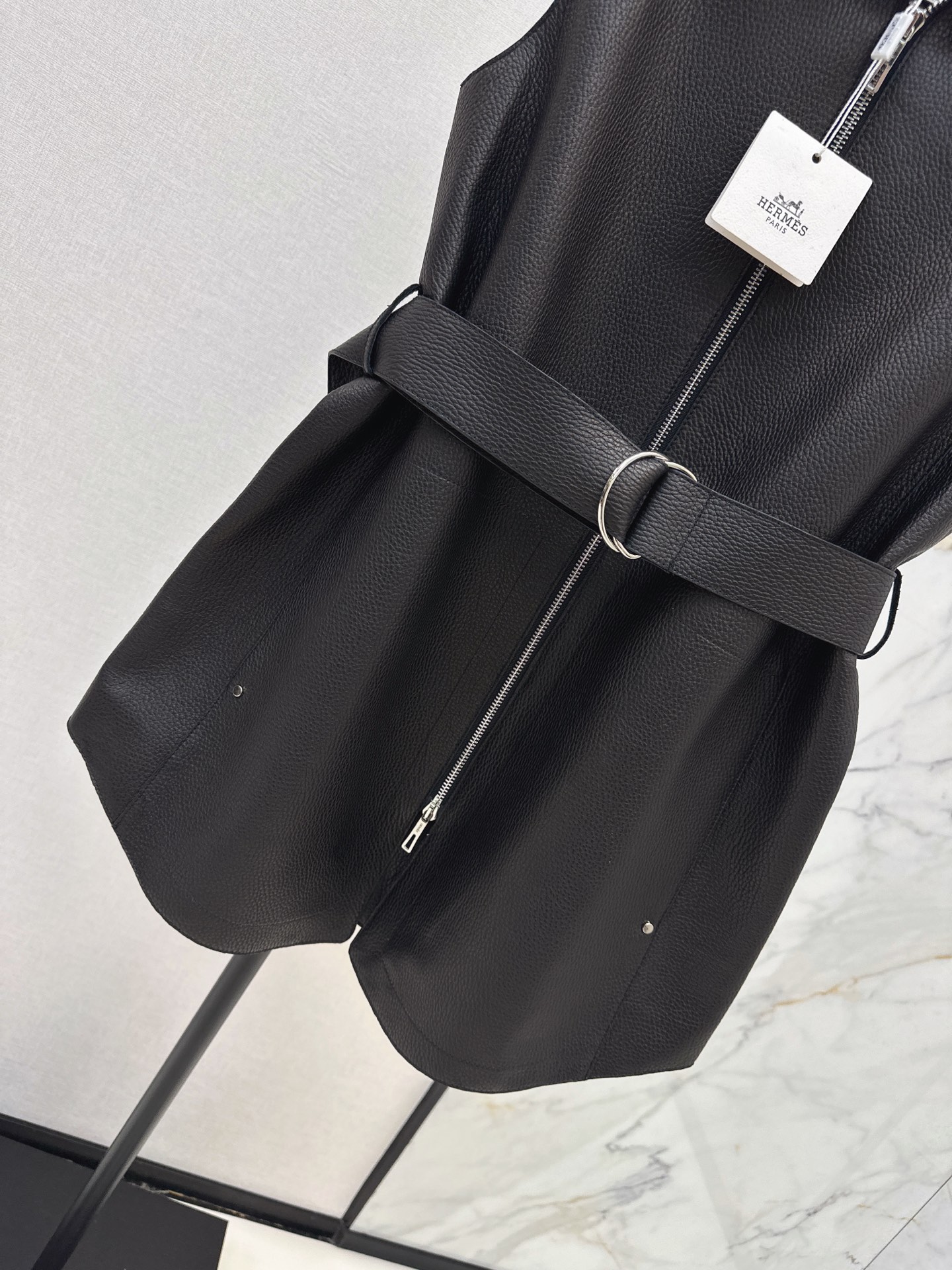 Her 26fw belted leather vest jacket