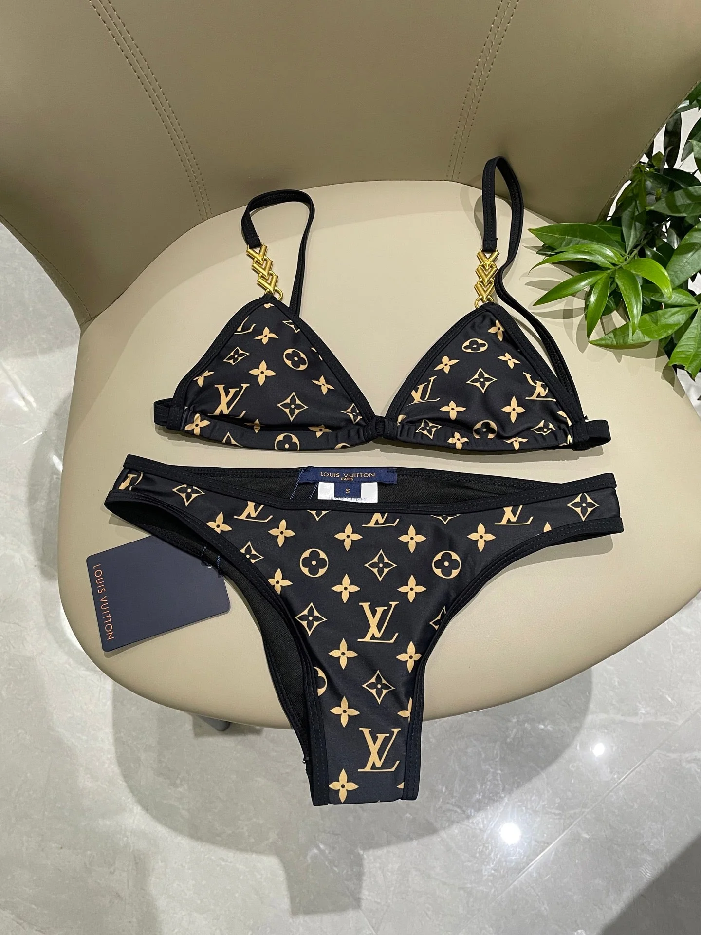 L swimsuit