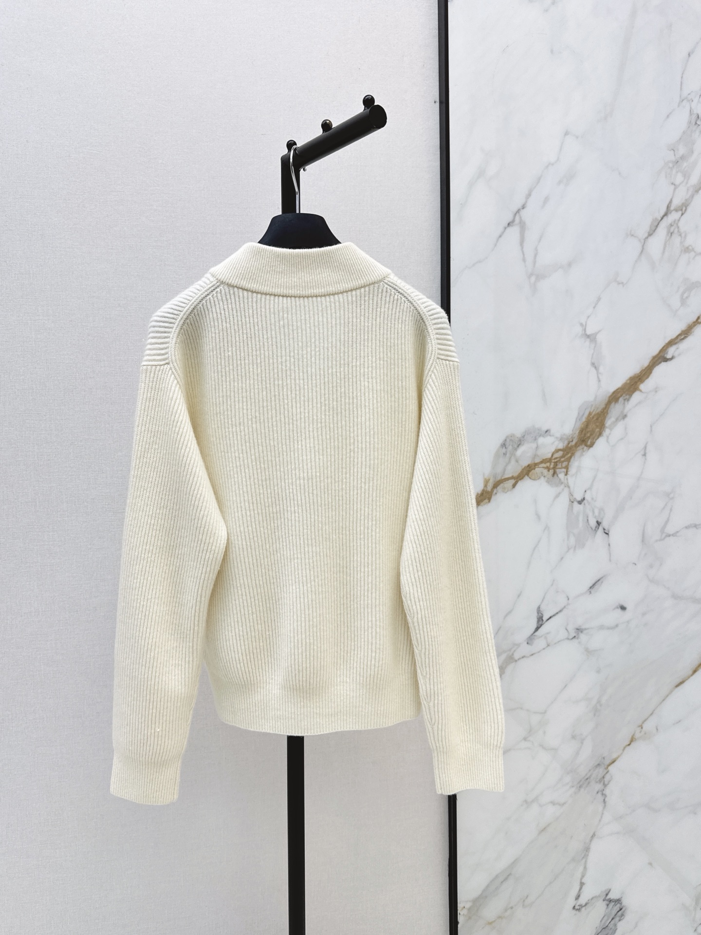 CD 26fw v-neck sweater