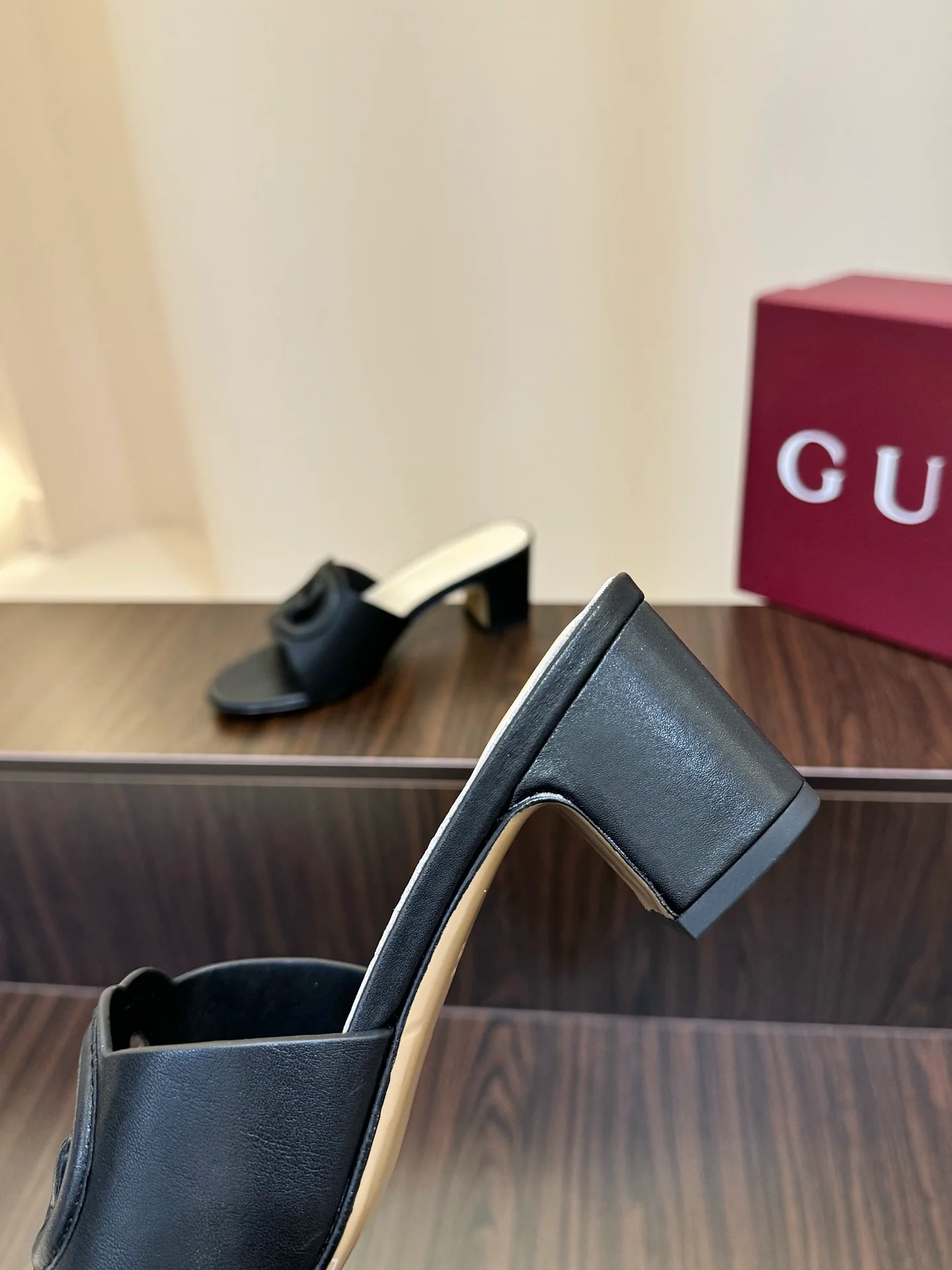 Gucc 25fw slide sandals