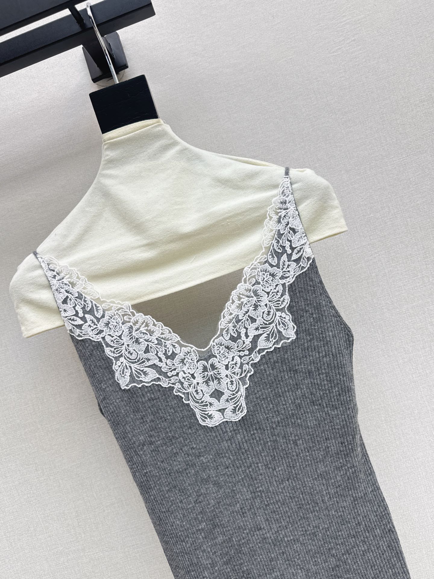 Sain 26fw lace camisole