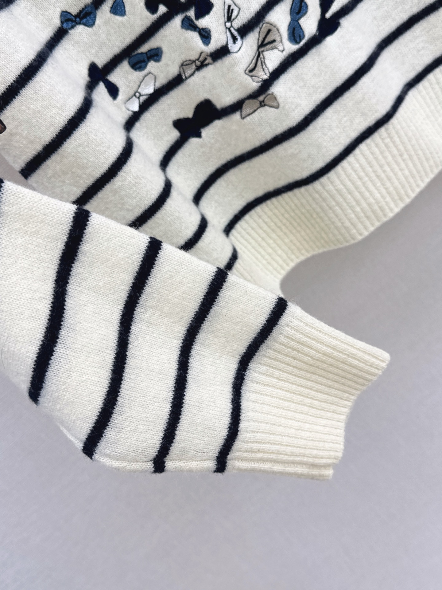 CD 26fw stripe bow knit sweater