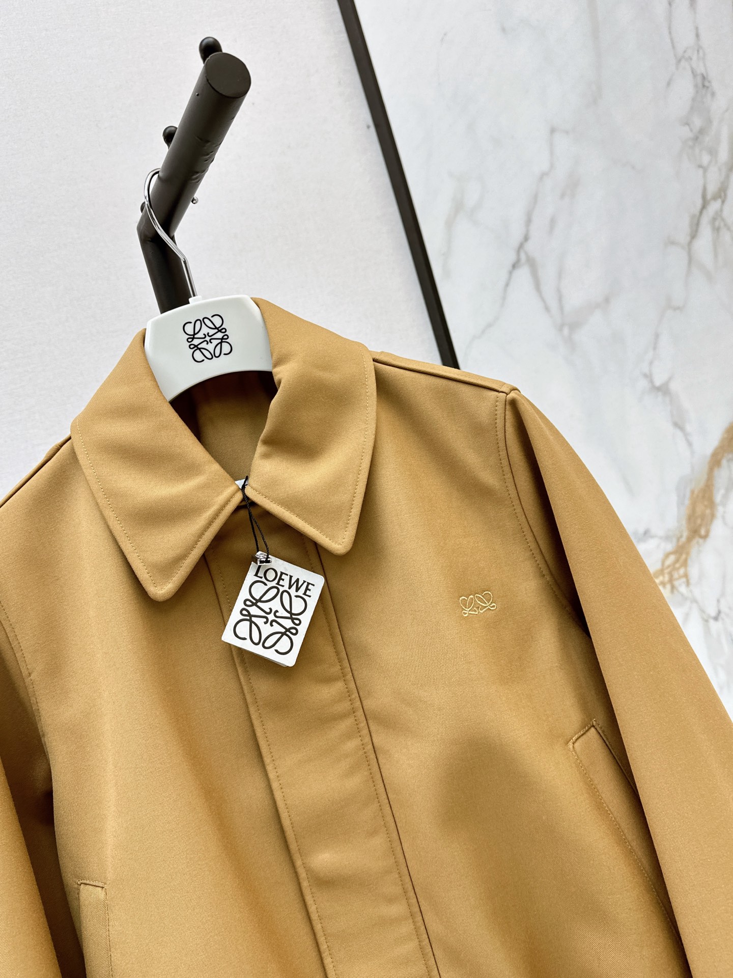 Loe 26fw zip-up jacket with drawstring hem