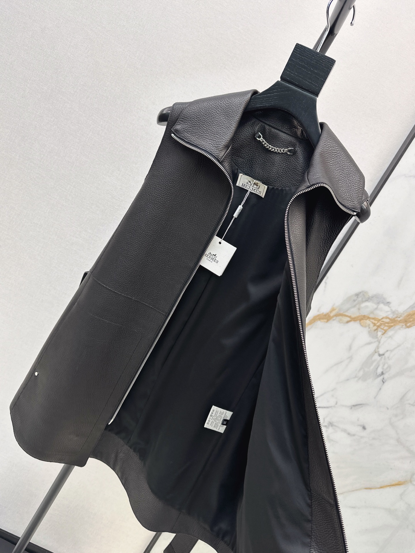Her 26fw belted leather vest jacket